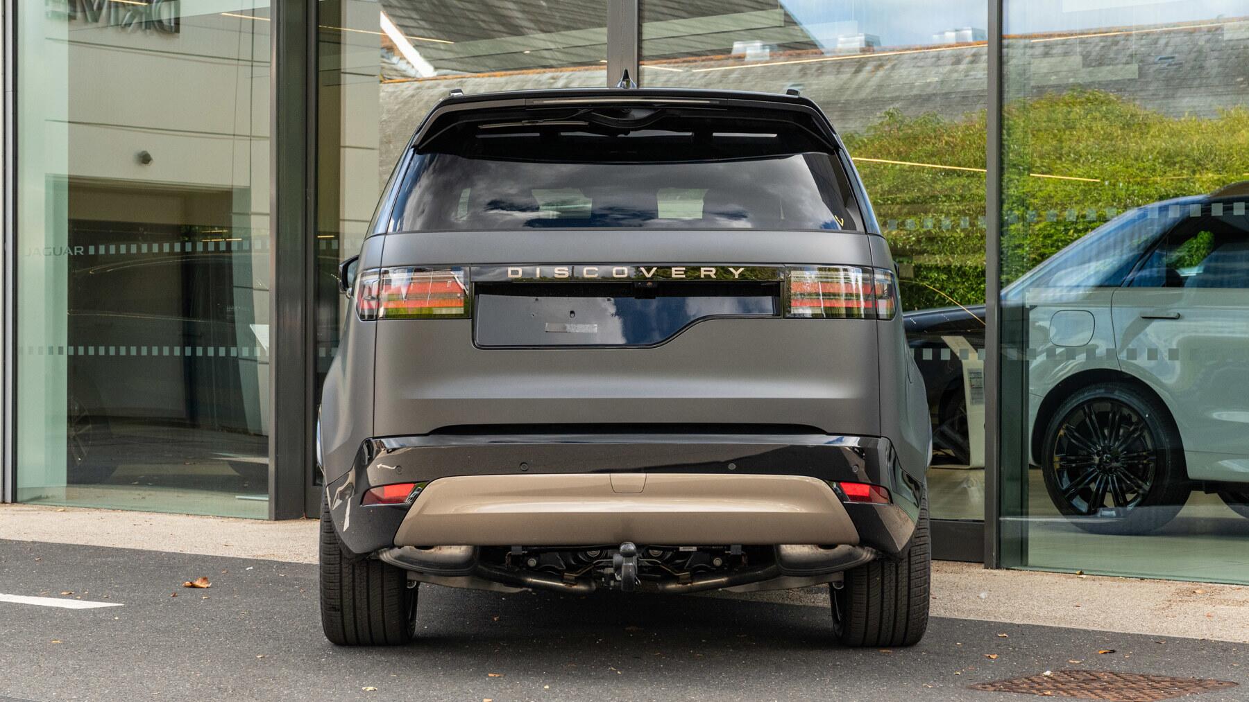 Land Rover Discovery view 6