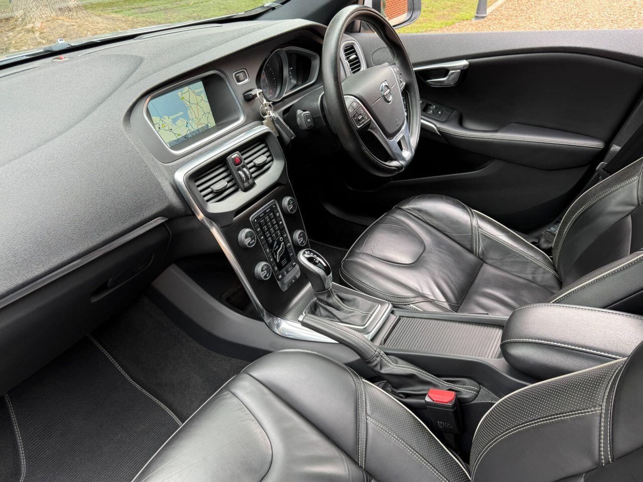 Volvo V40 view 10
