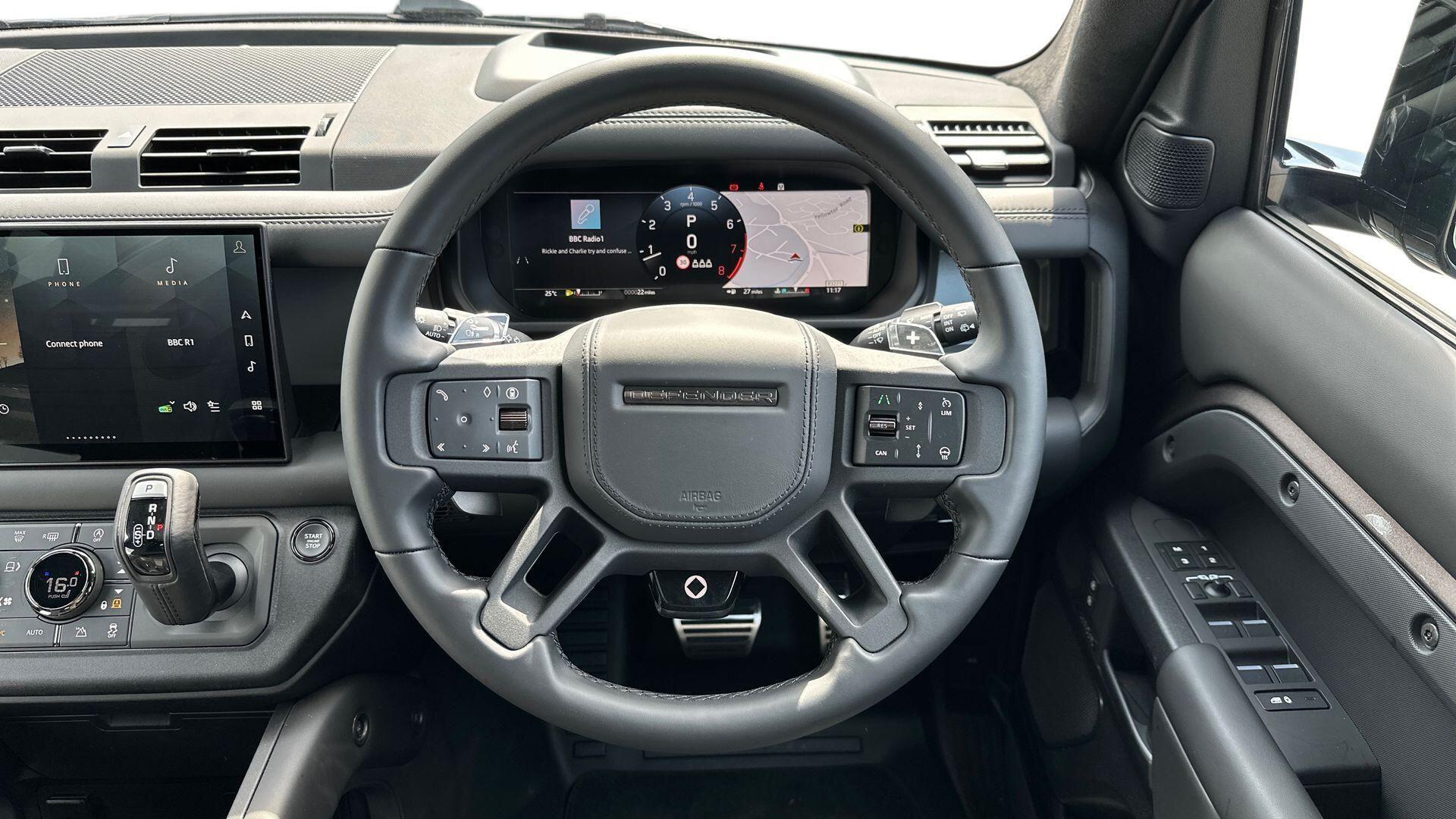 Land Rover Defender view 32