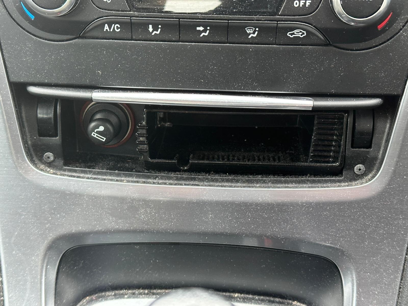 Ford Mondeo view 12