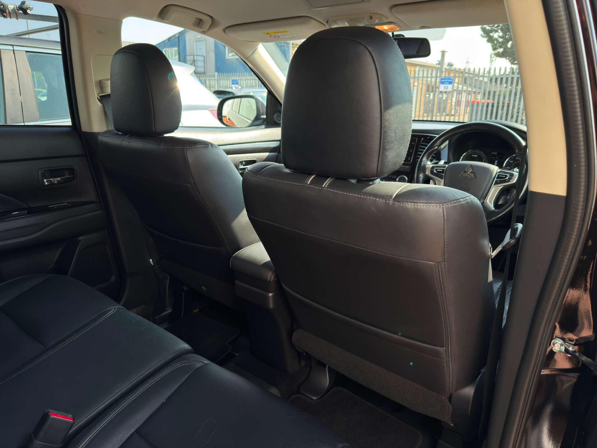 Mitsubishi Outlander view 20
