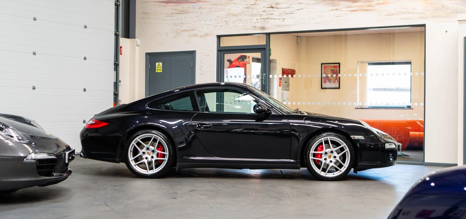 Porsche 911 view 12