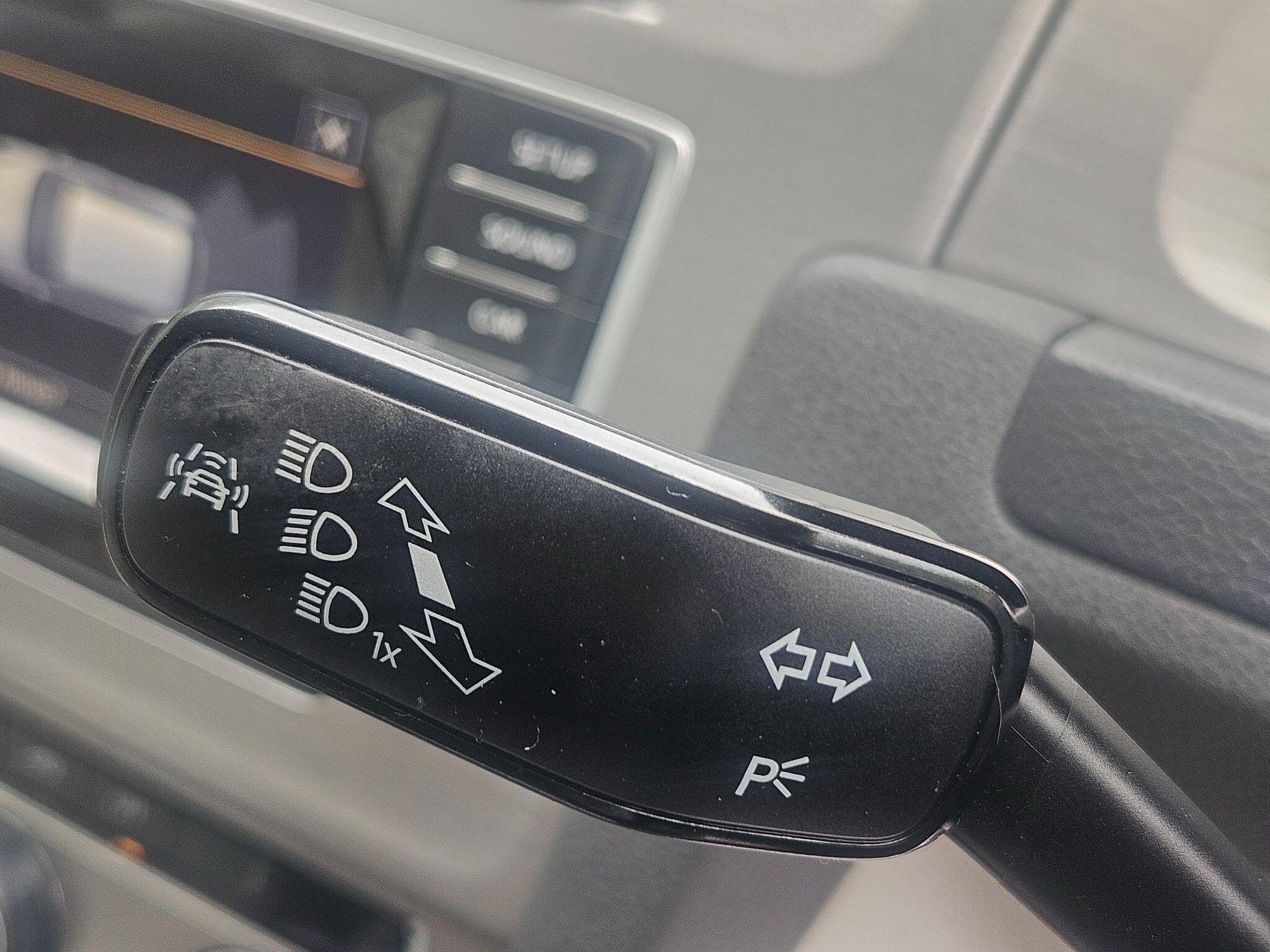 2015 Volkswagen Golf image 36