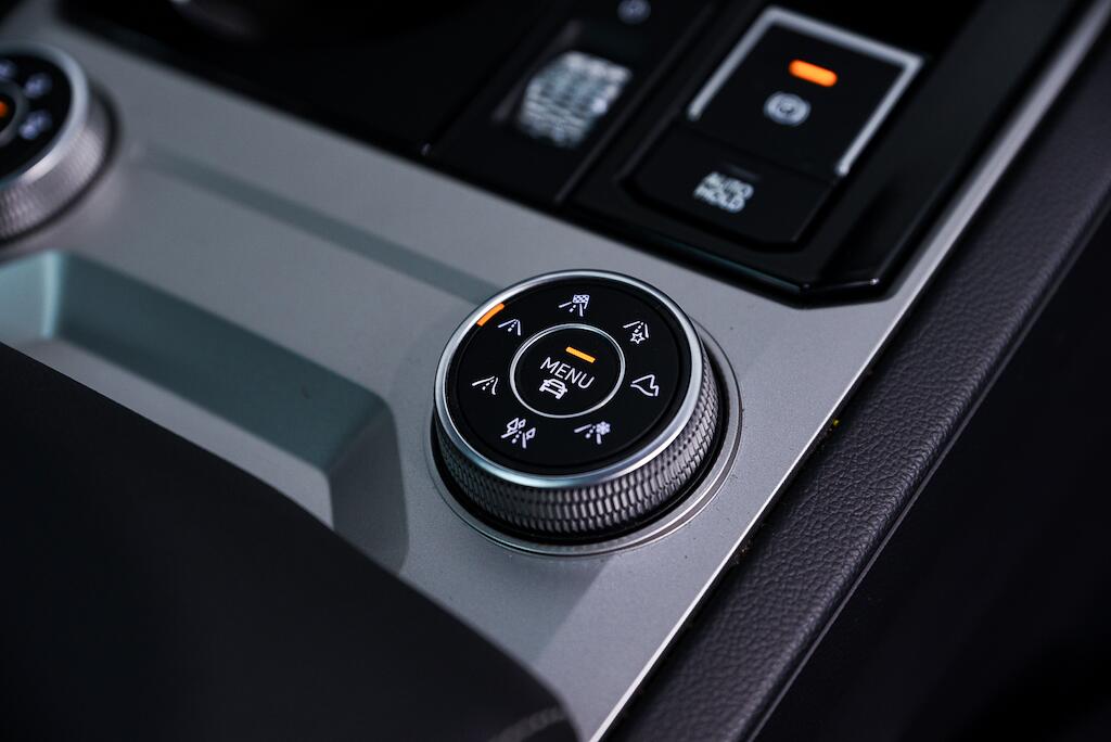 Volkswagen Touareg view 18