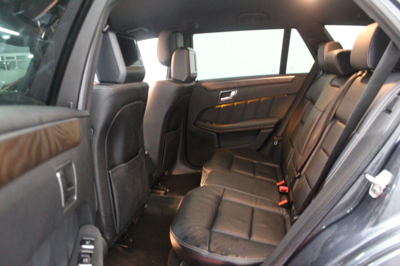 Mercedes-Benz E-Class view 52