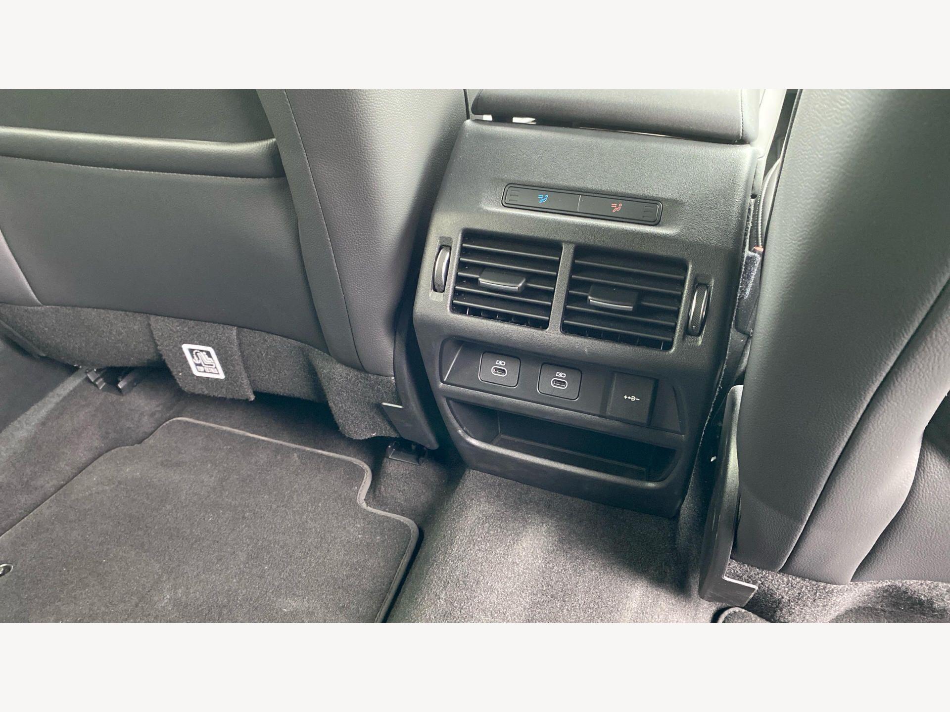 Land Rover Discovery Sport view 22