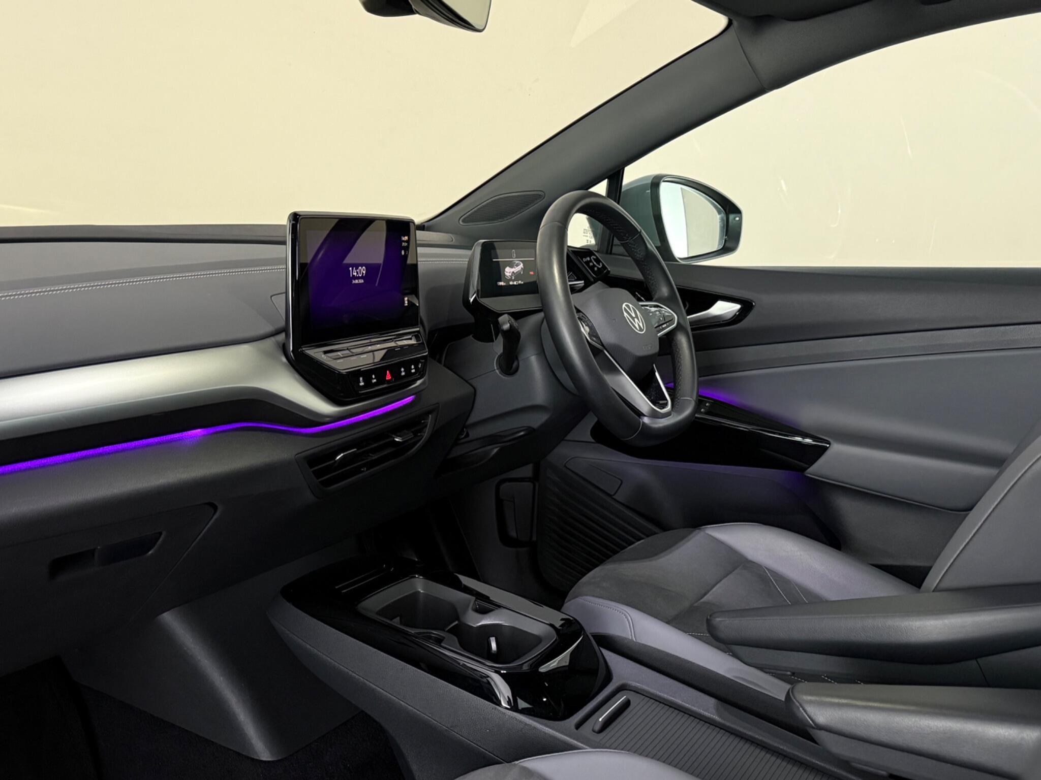 Volkswagen ID.4 view 4