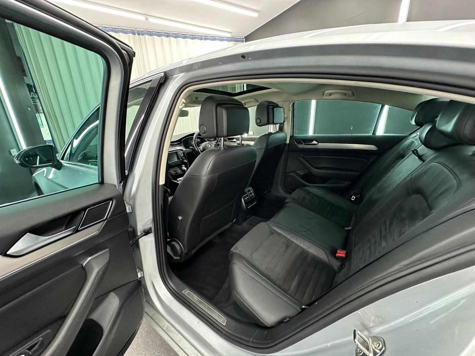 Volkswagen Passat view 32