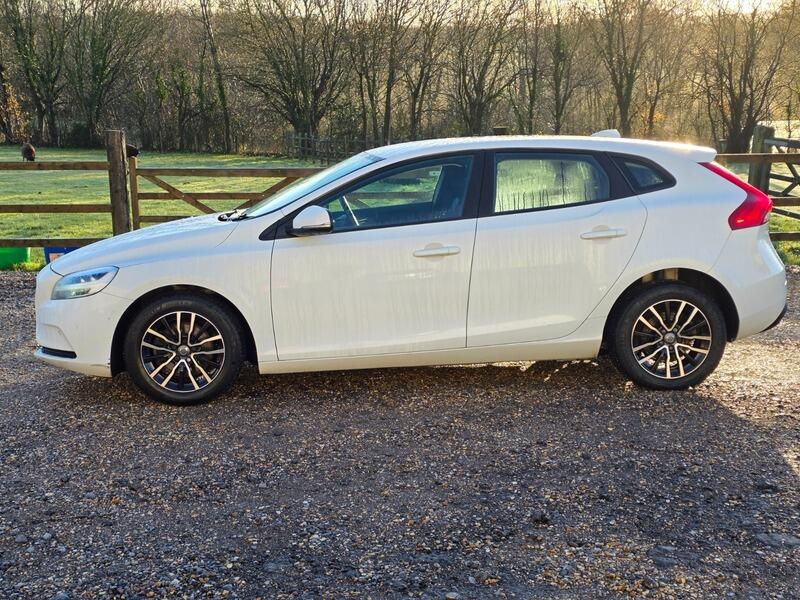 2019 Volvo V40 2.0 T2 R-Design Edition Euro 6 (s/s) 5dr • 129,000 miles image 13