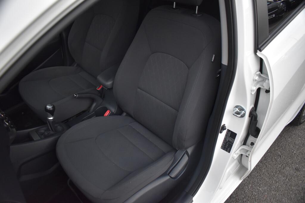 Kia Rio view 39