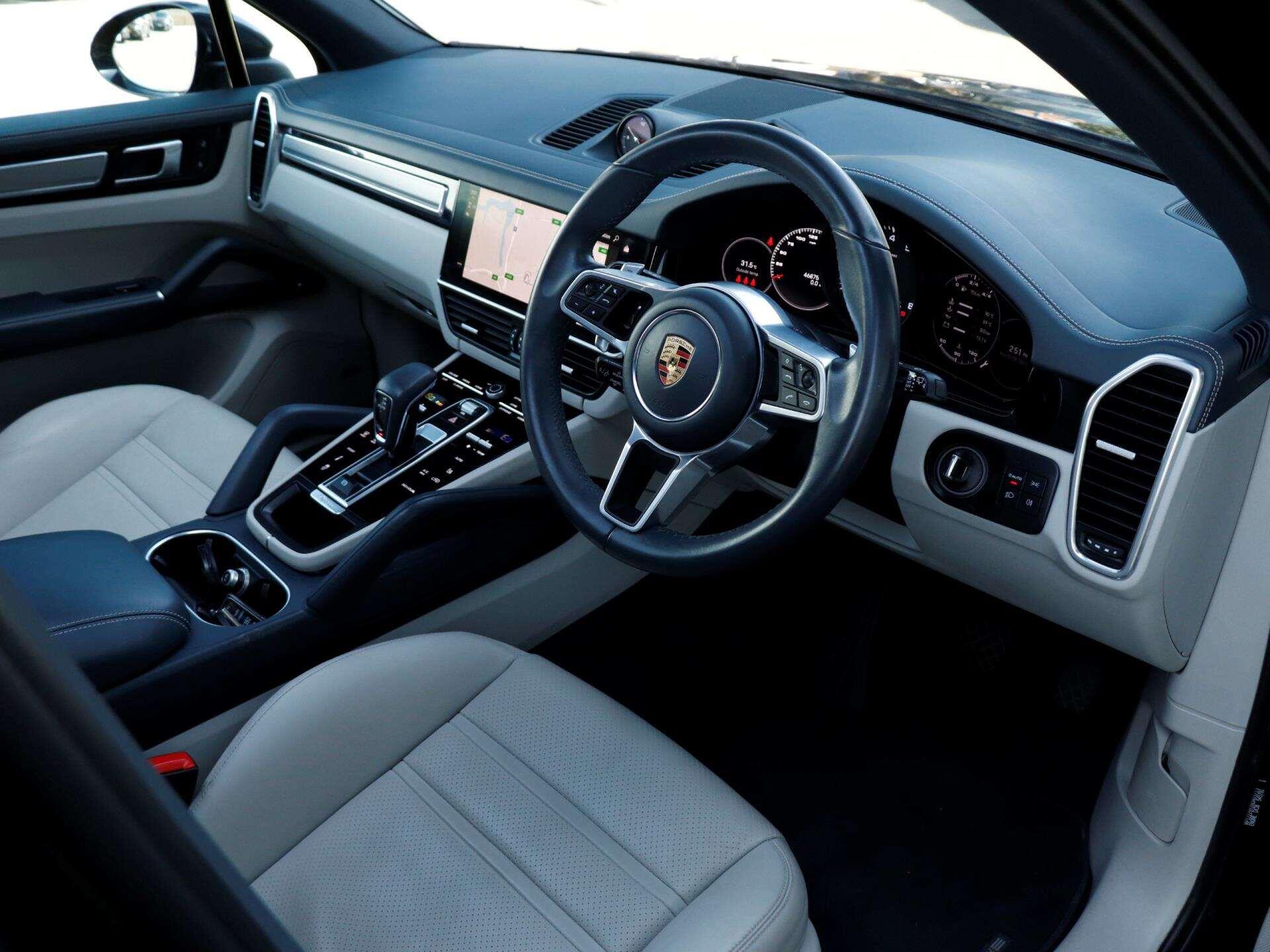 Porsche Cayenne view 10
