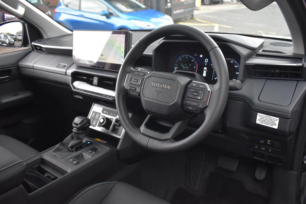 Toyota Hilux view 9