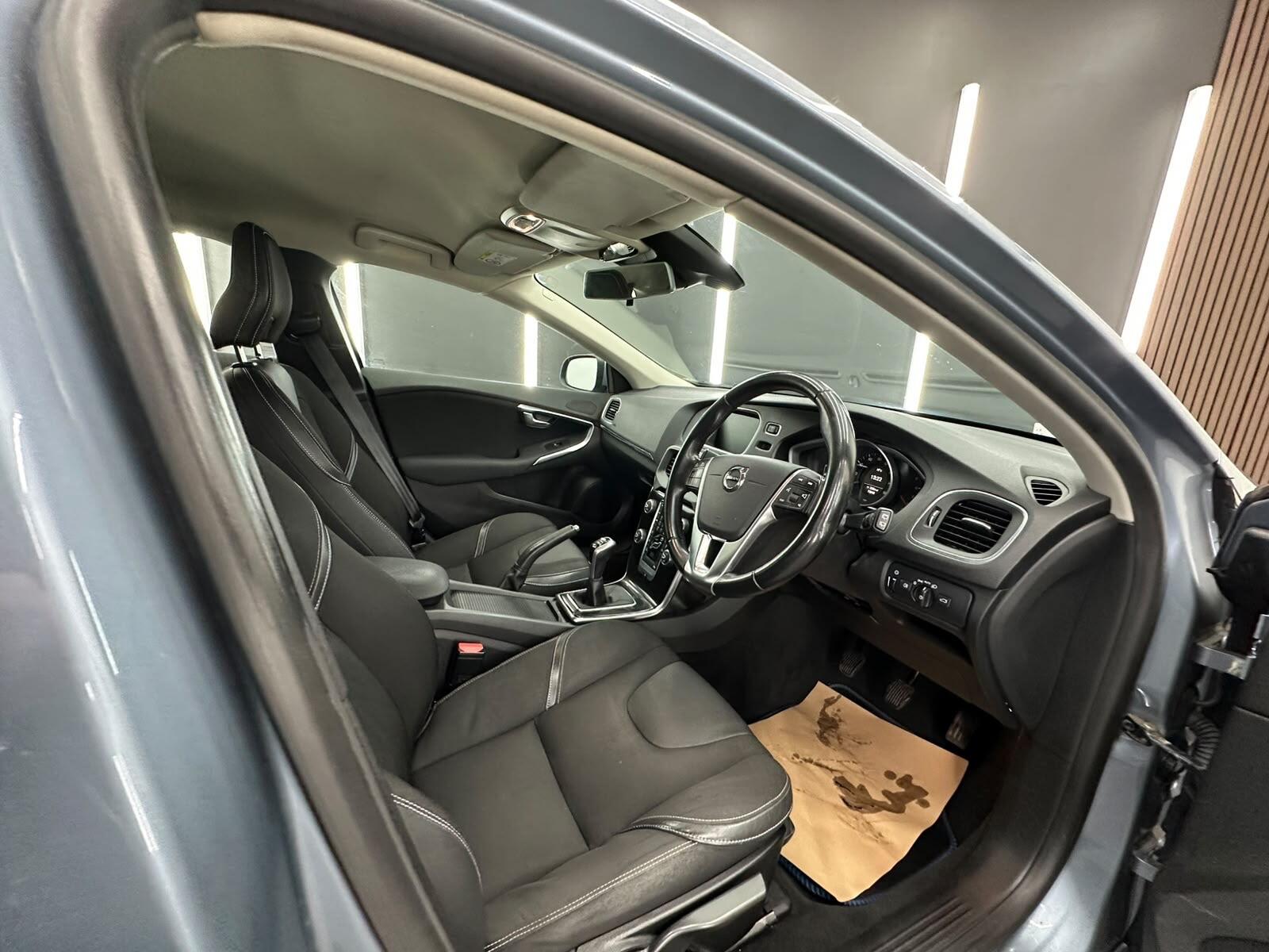 Volvo V40 view 22