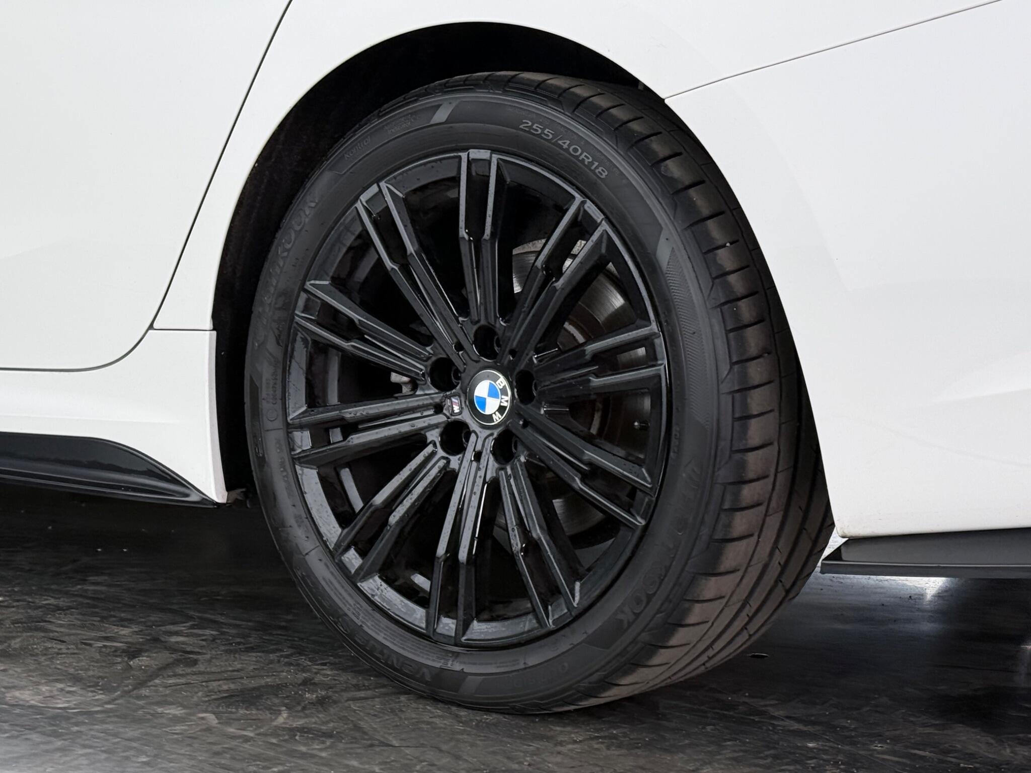 BMW 3 Series view 9