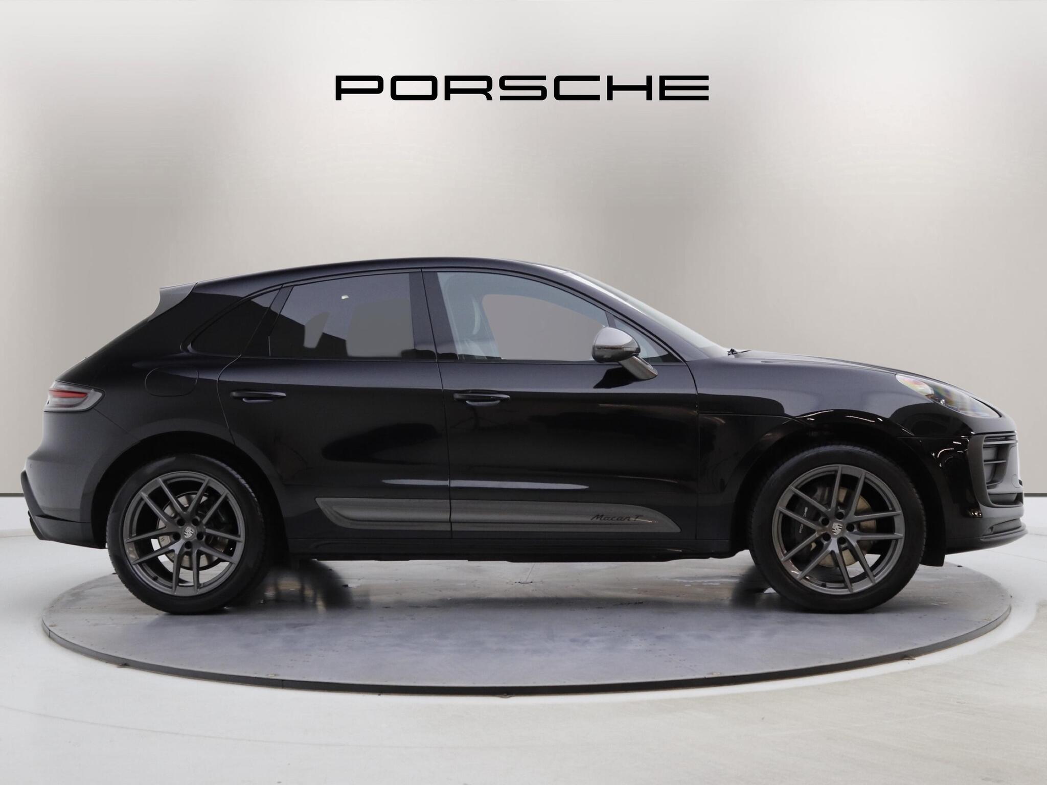 Porsche Macan view 3