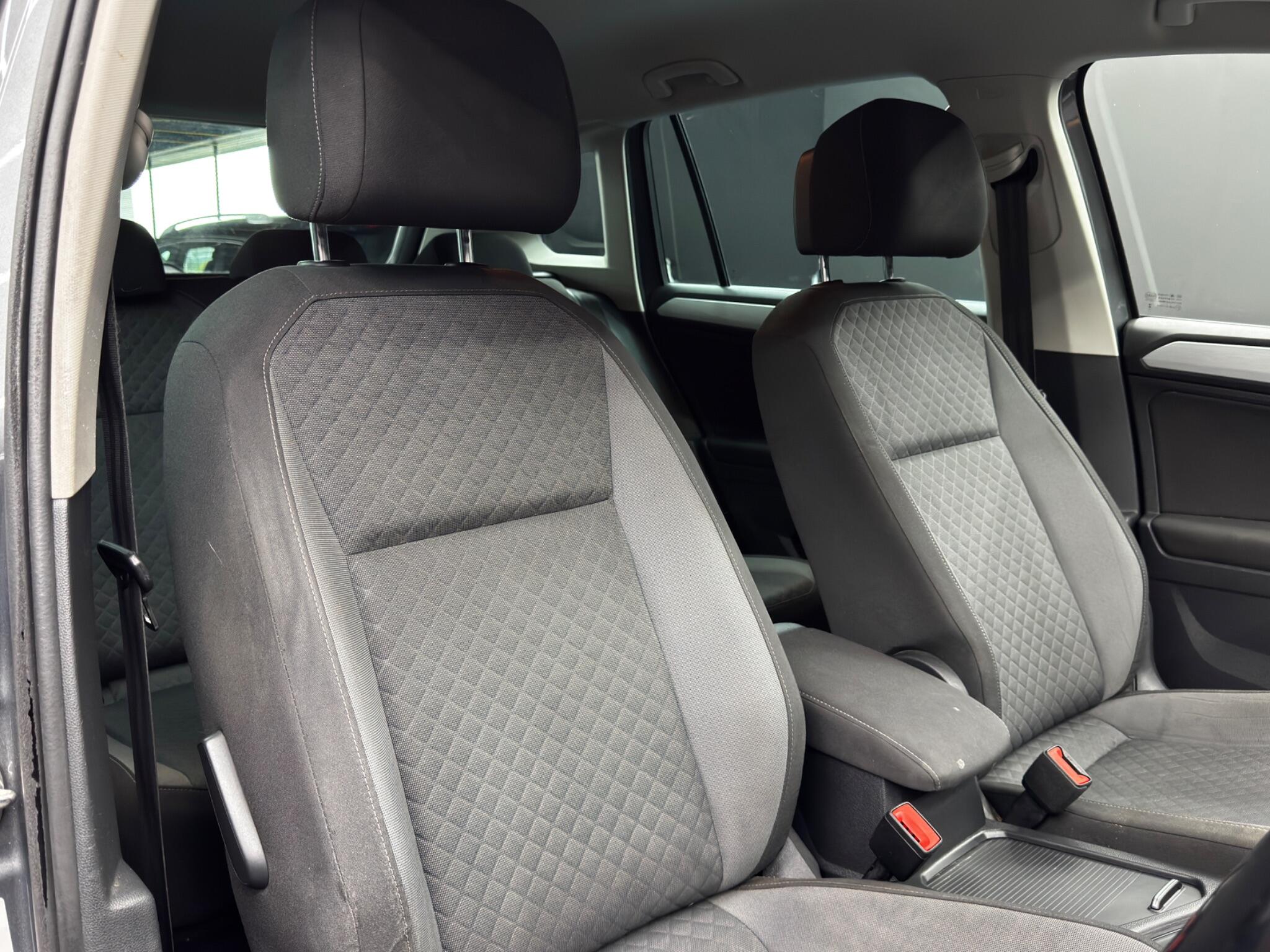 Volkswagen Tiguan view 12