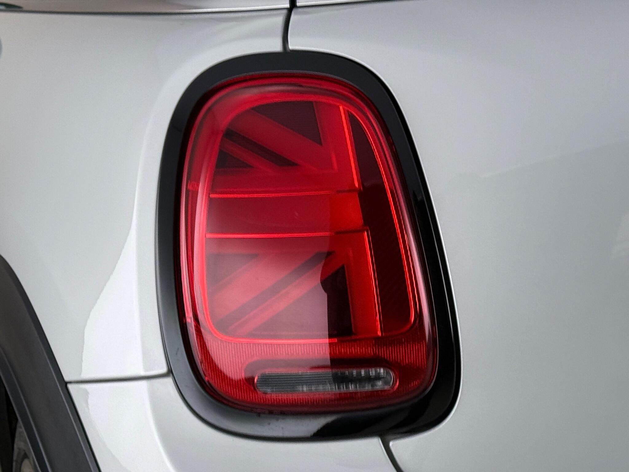 Mini Hatch view 11