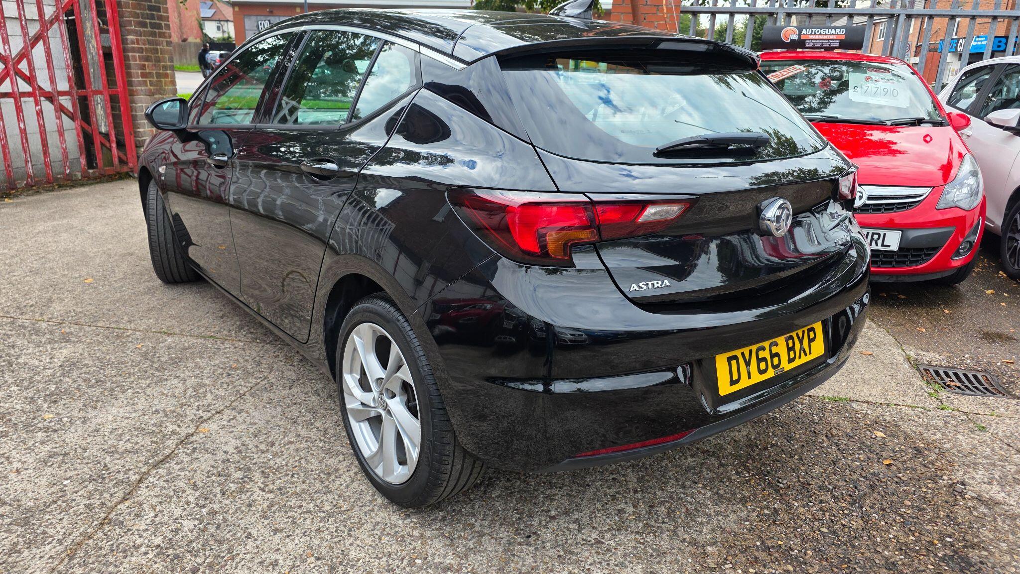 Vauxhall Astra view 5