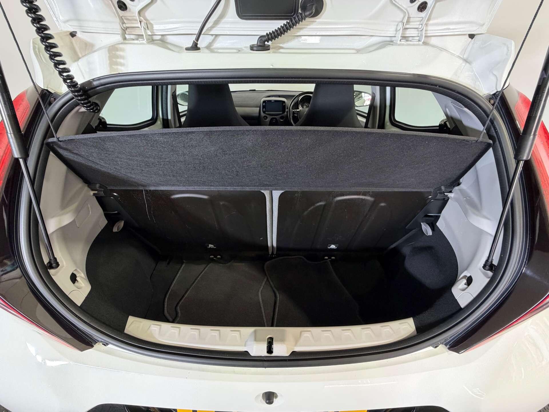Toyota Aygo view 12