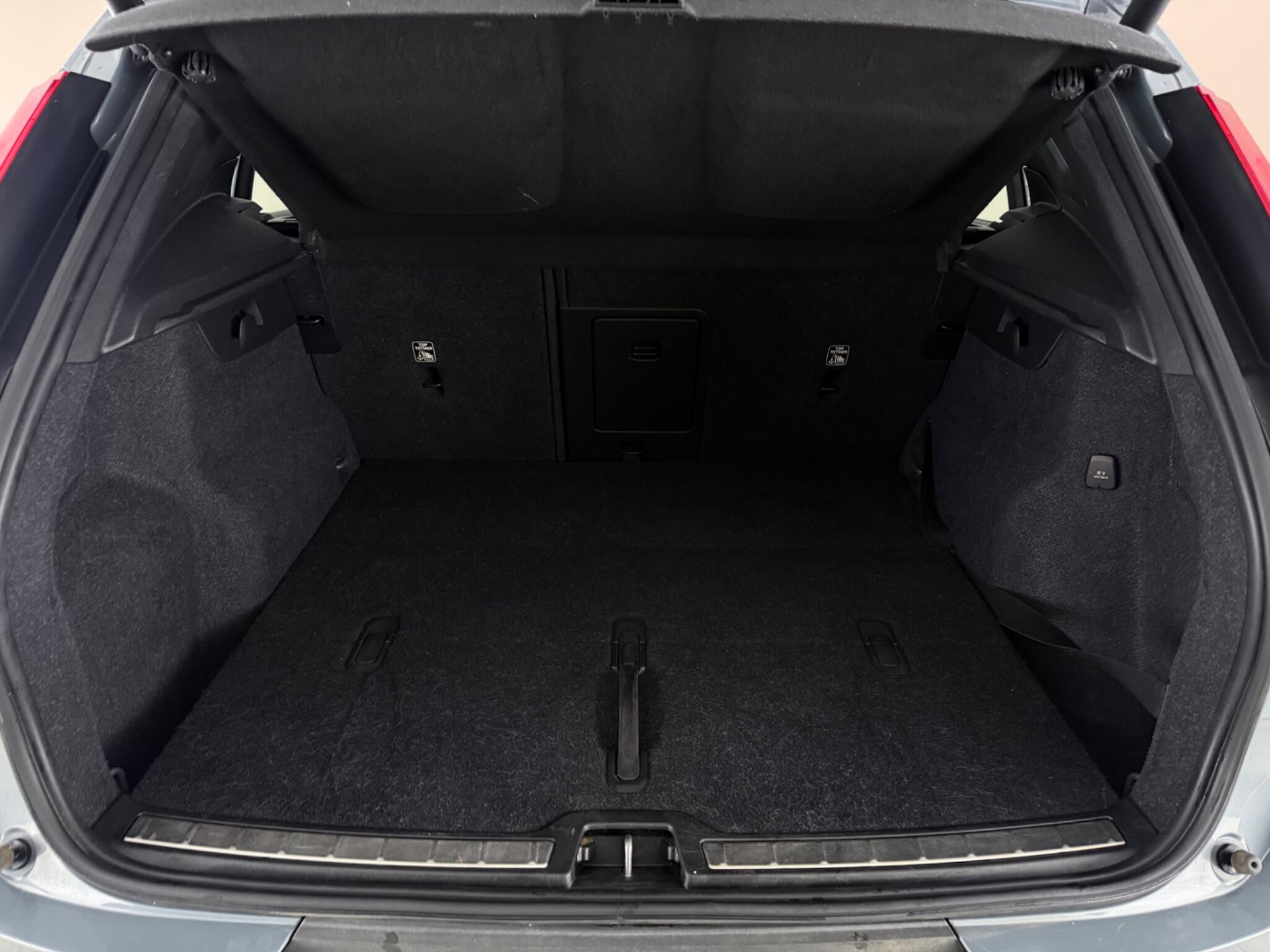 Volvo XC40 view 9