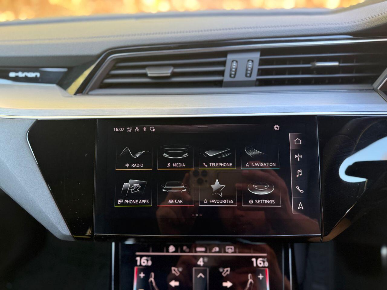 Audi Q8 E-Tron view 29