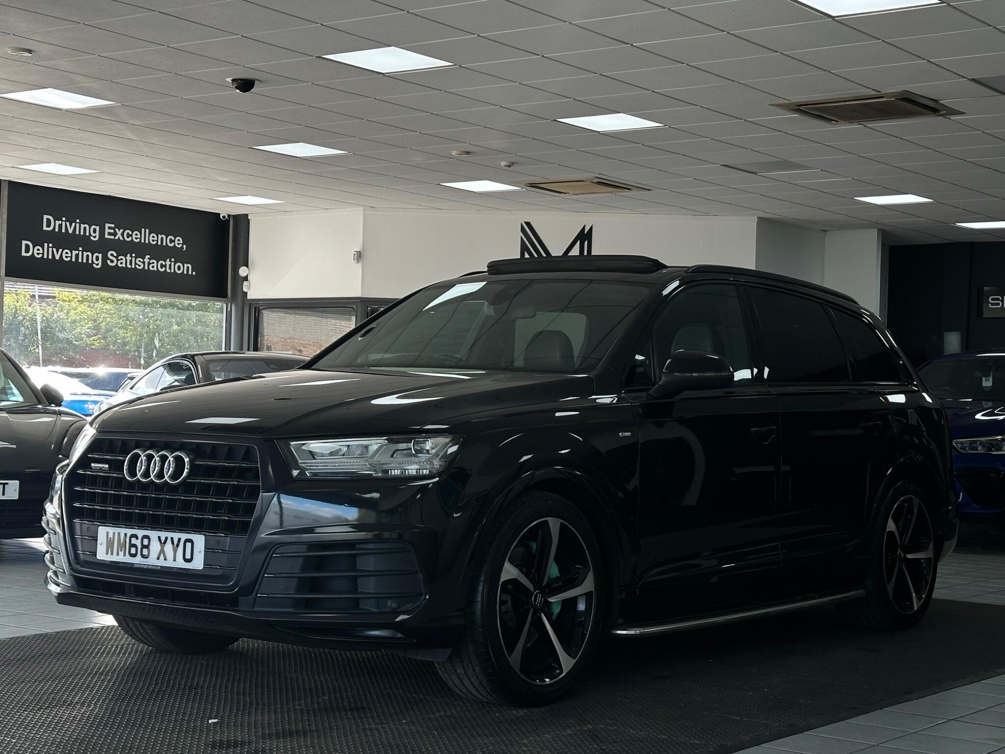 Audi Q7 view 8
