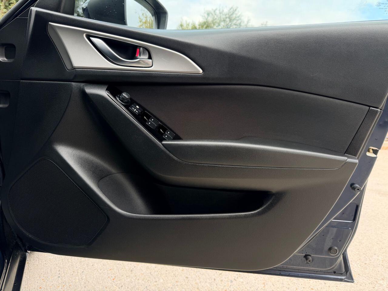 Mazda Mazda3 view 15