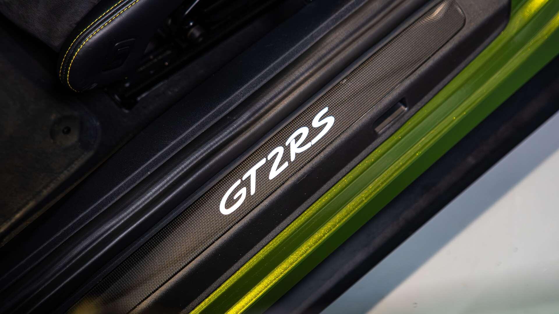 Porsche 911 view 22