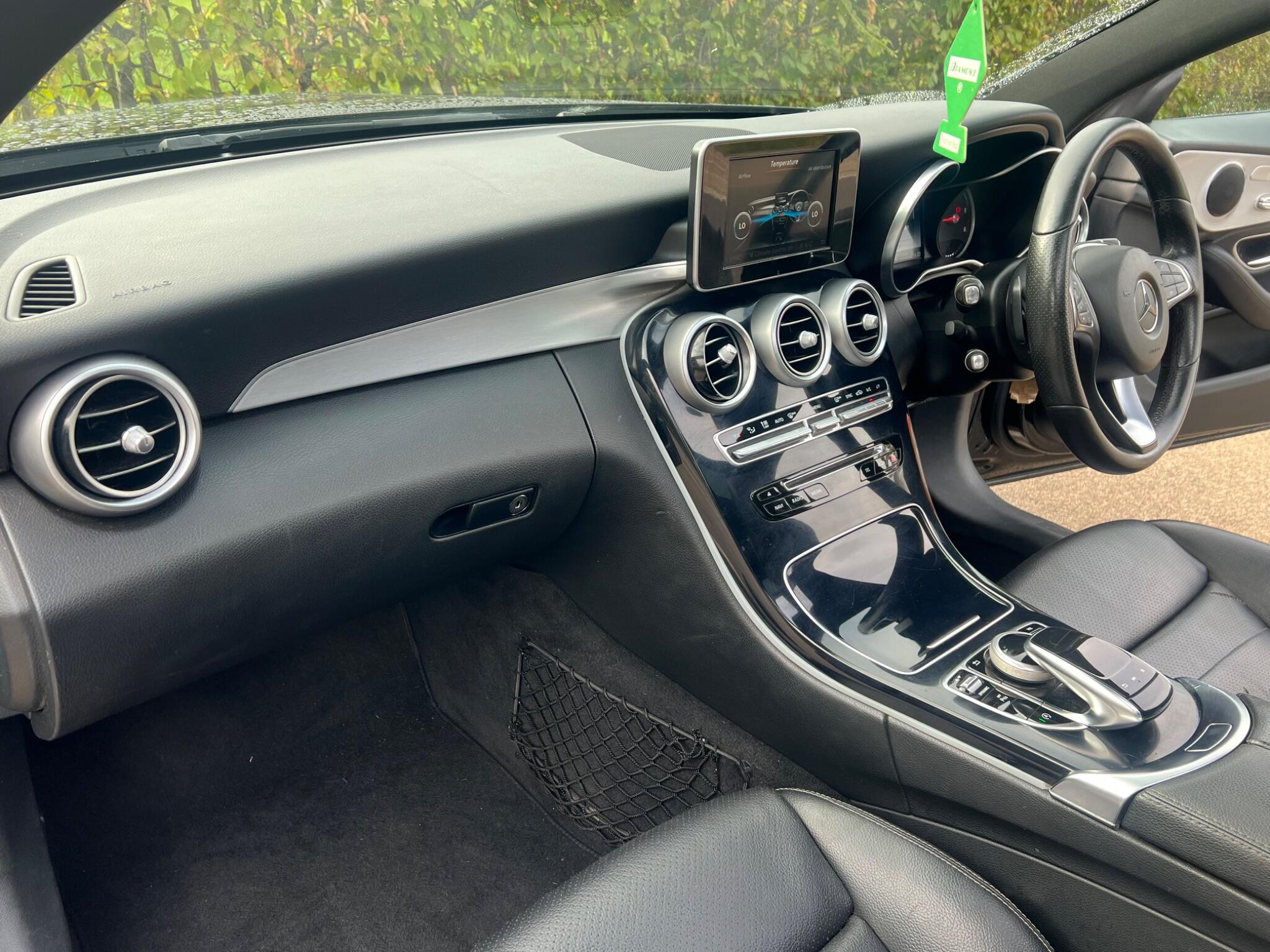 Mercedes-Benz C-Class view 35