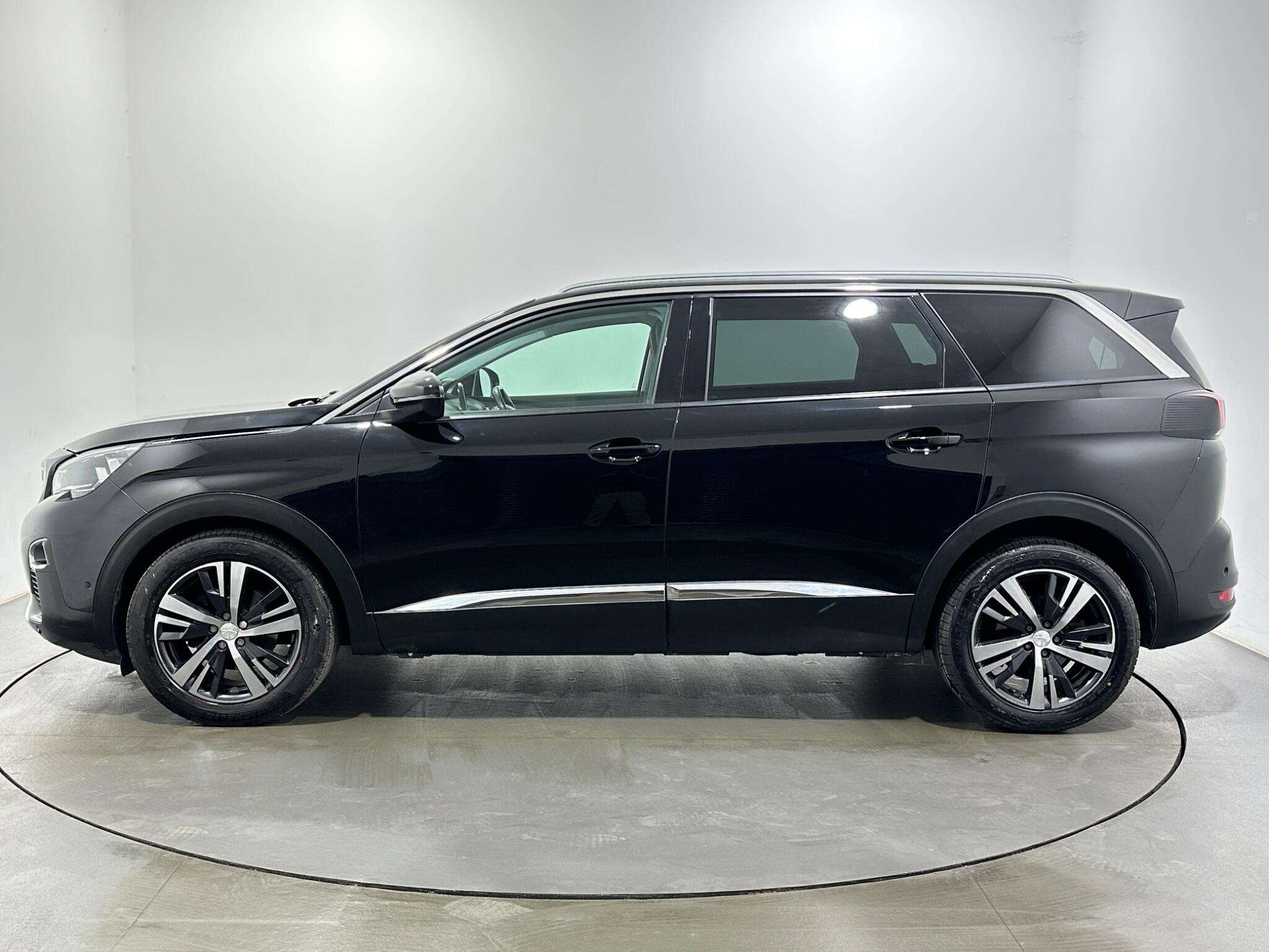 Peugeot 5008 view 5