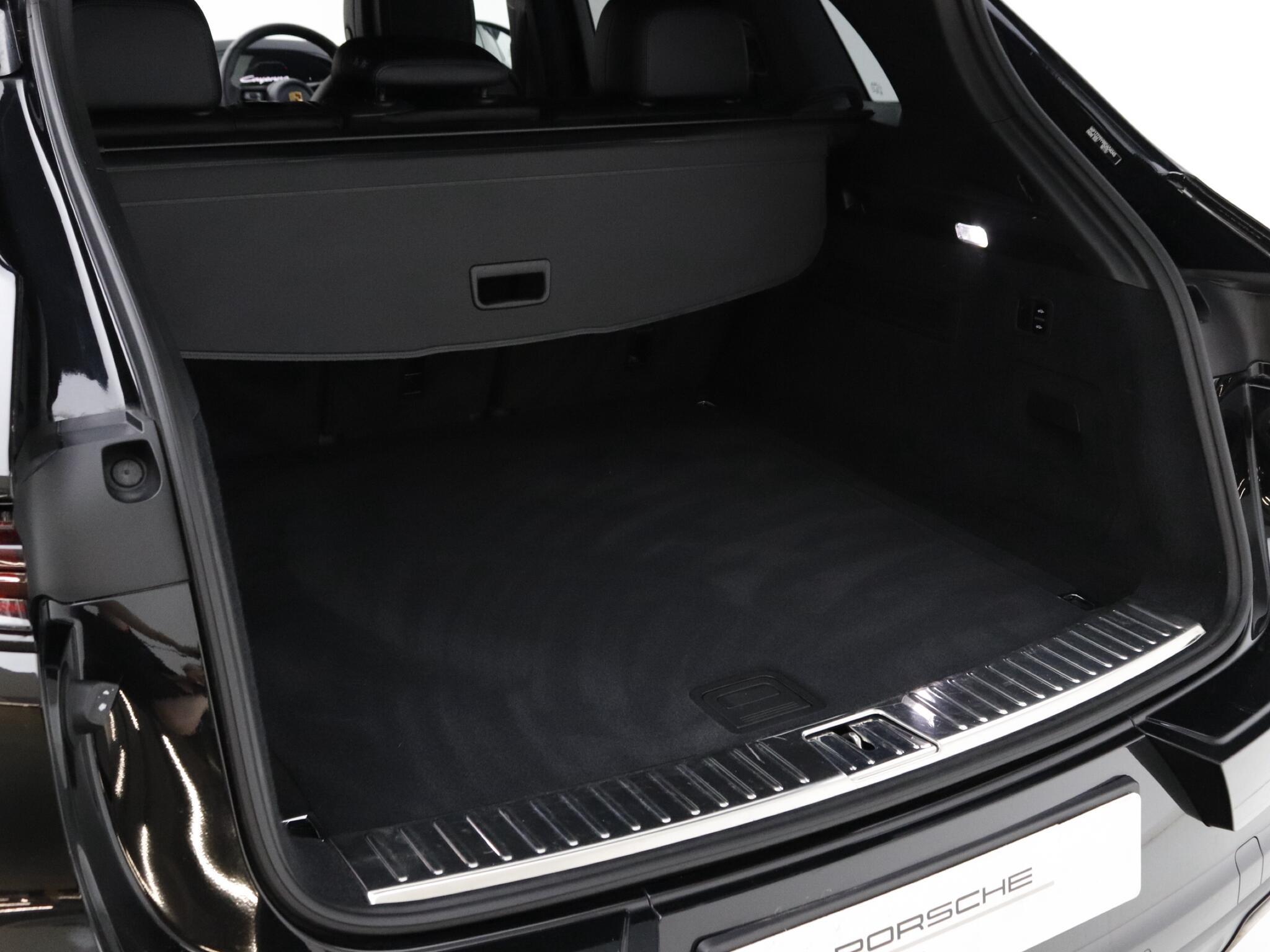 Porsche Cayenne view 19