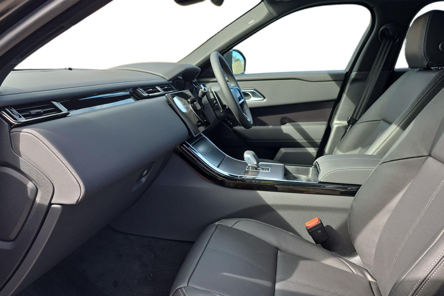 Land Rover Range Rover Velar view 3