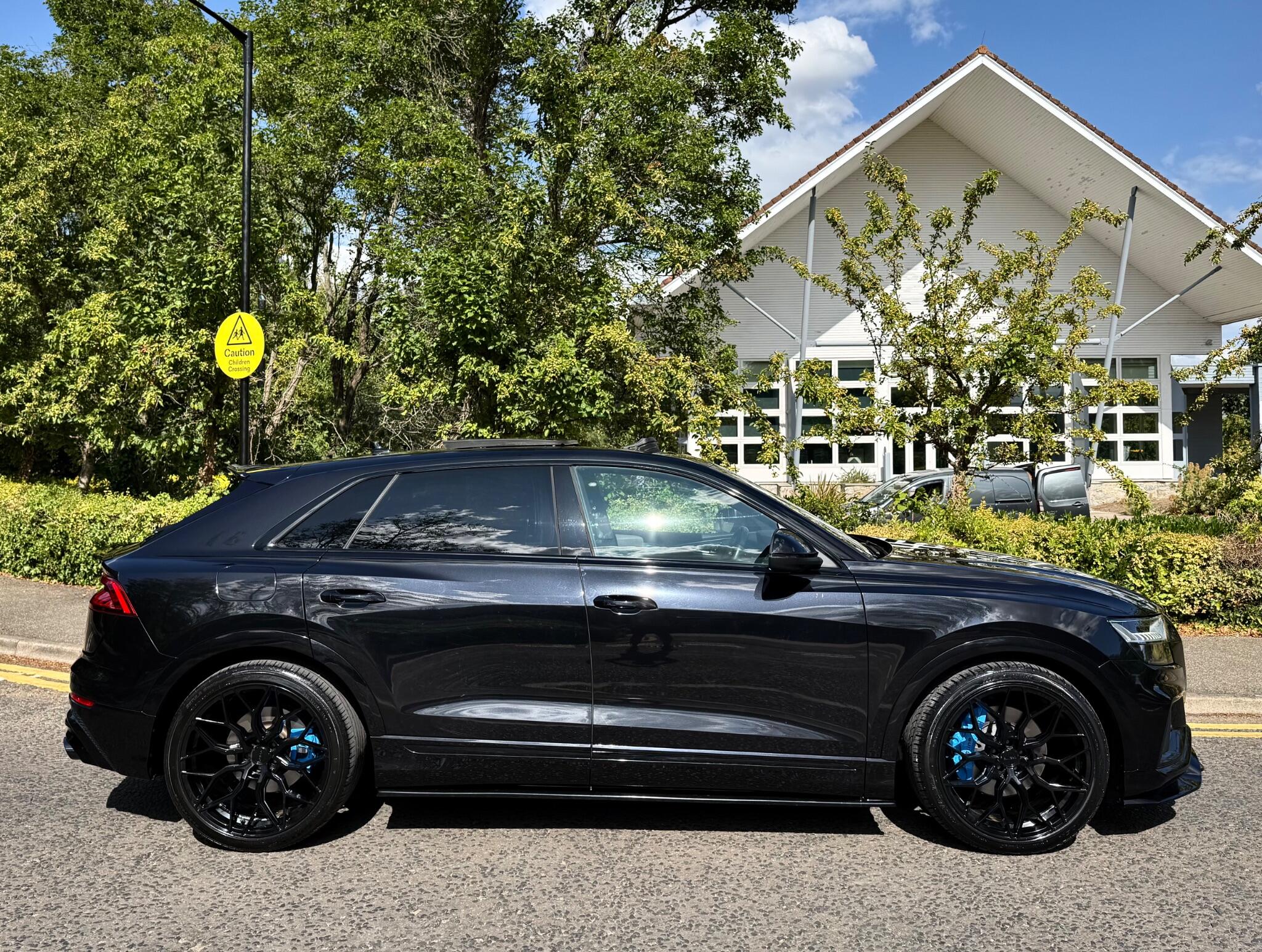Audi Q8 view 15