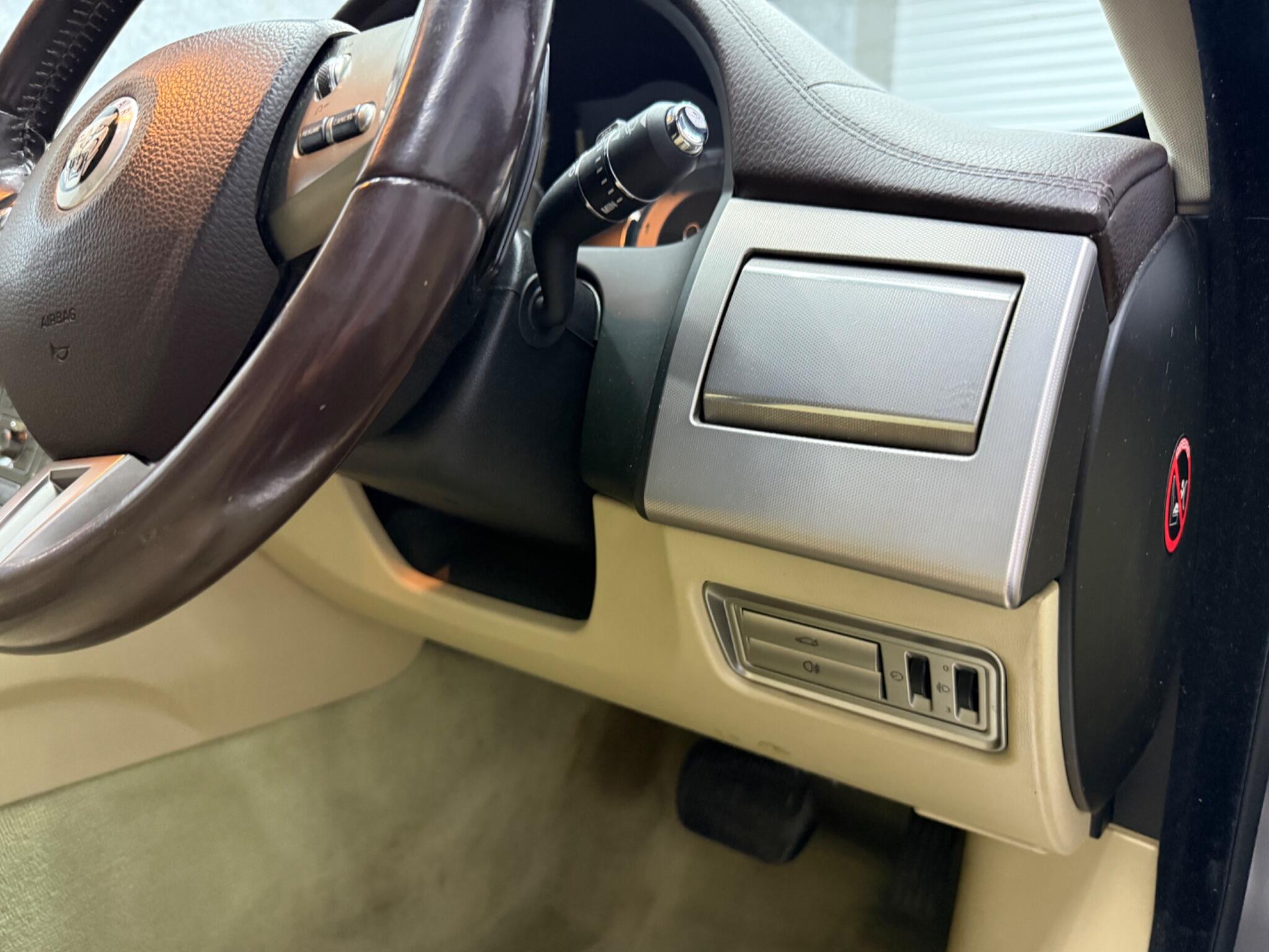 Jaguar XF view 16