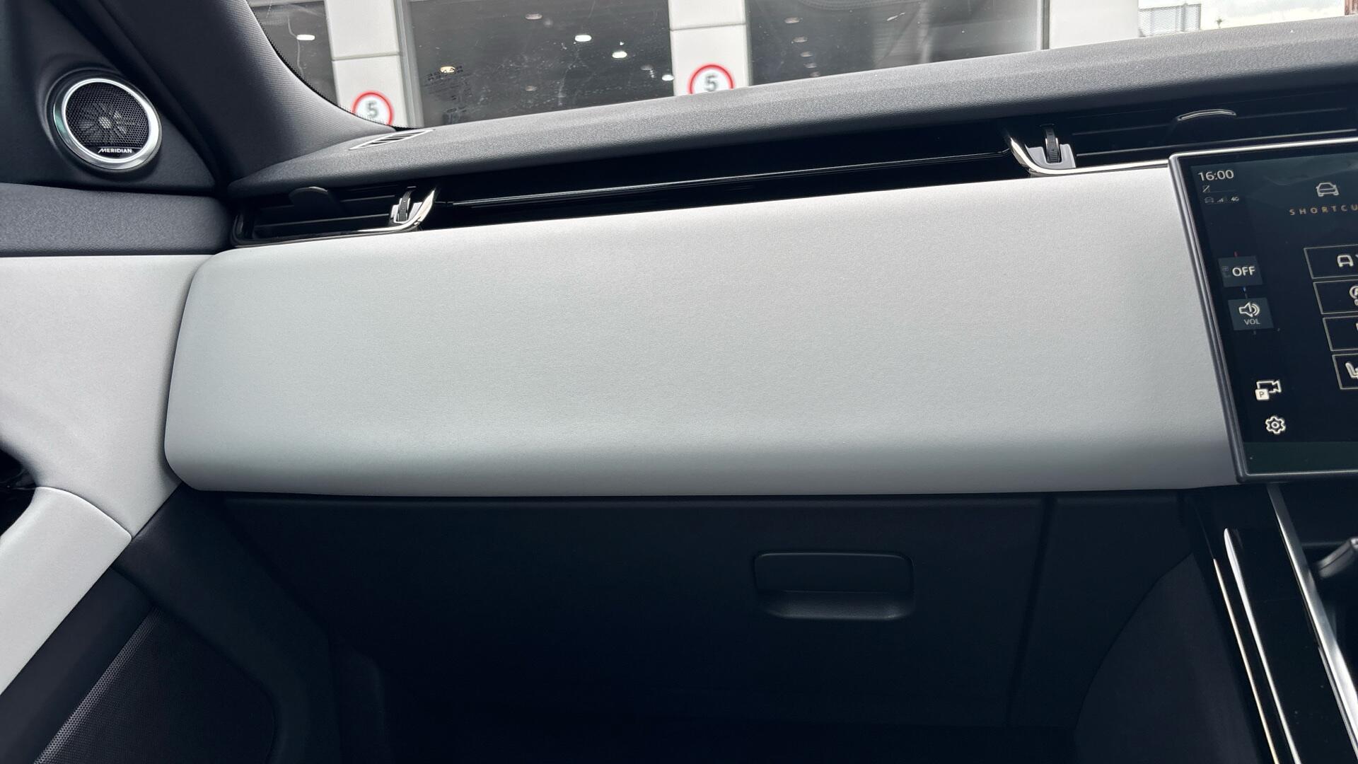 Land Rover Range Rover Evoque view 29