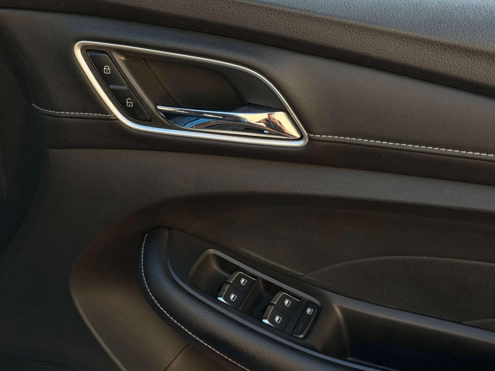 MG MG5 view 22