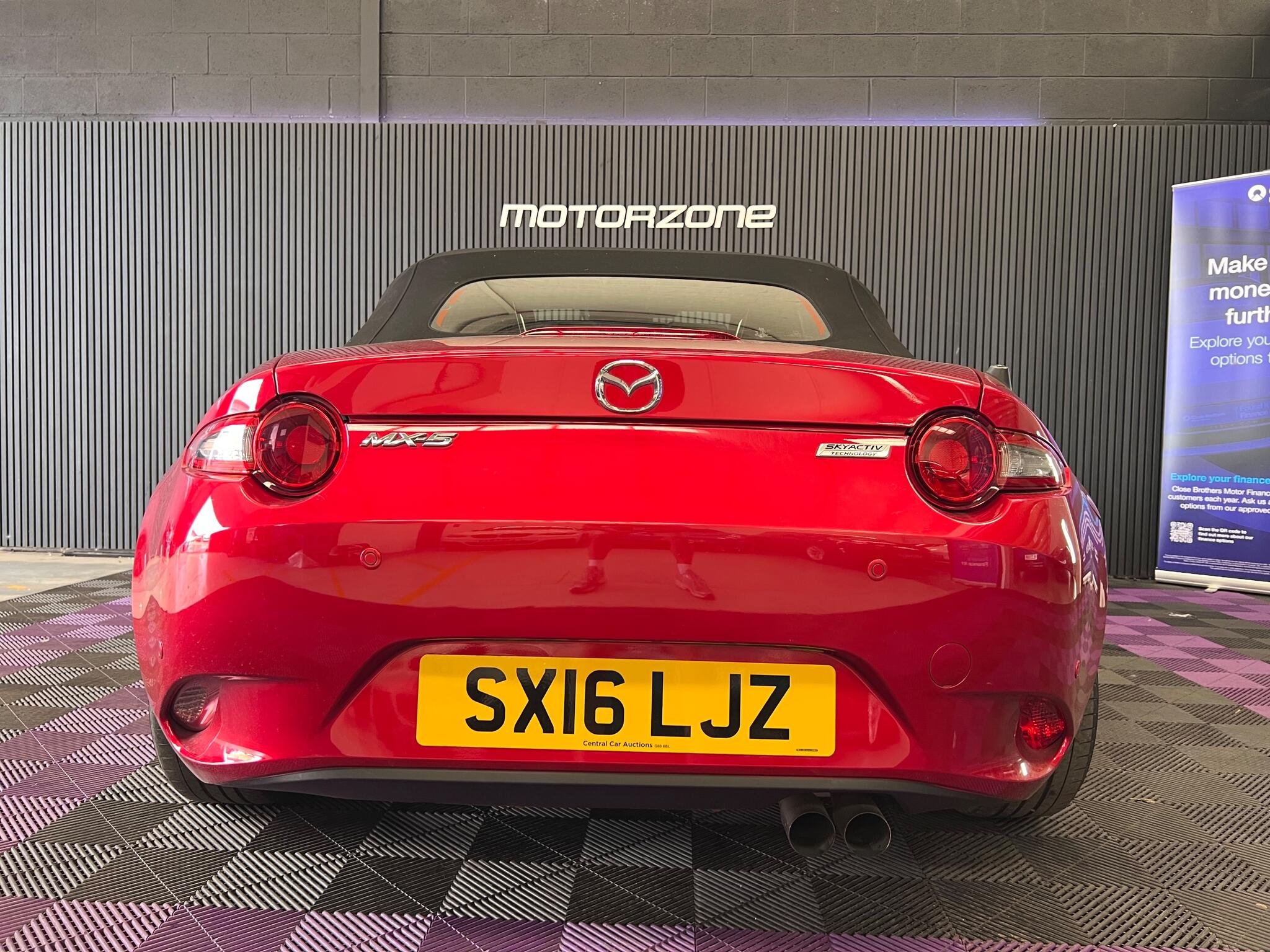 Mazda MX-5 view 21
