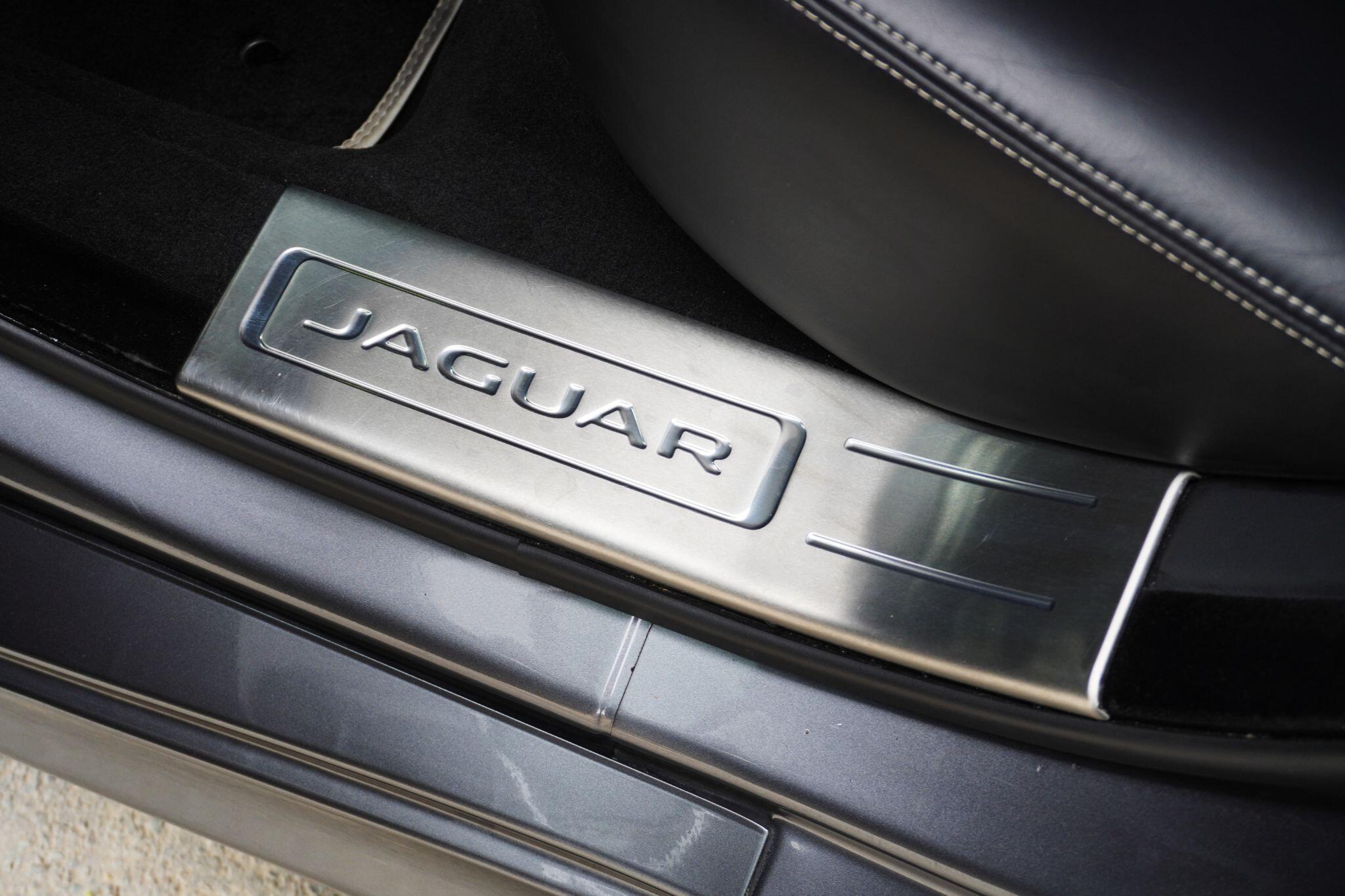 Jaguar XJ view 64