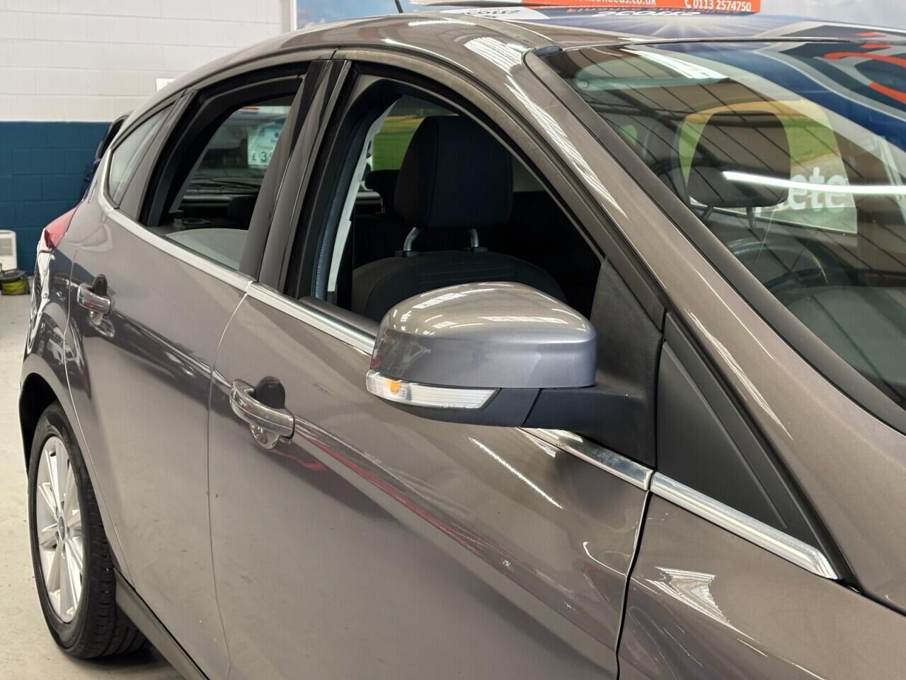 Ford Focus view 47