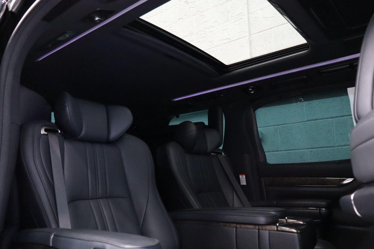 Toyota Alphard view 4