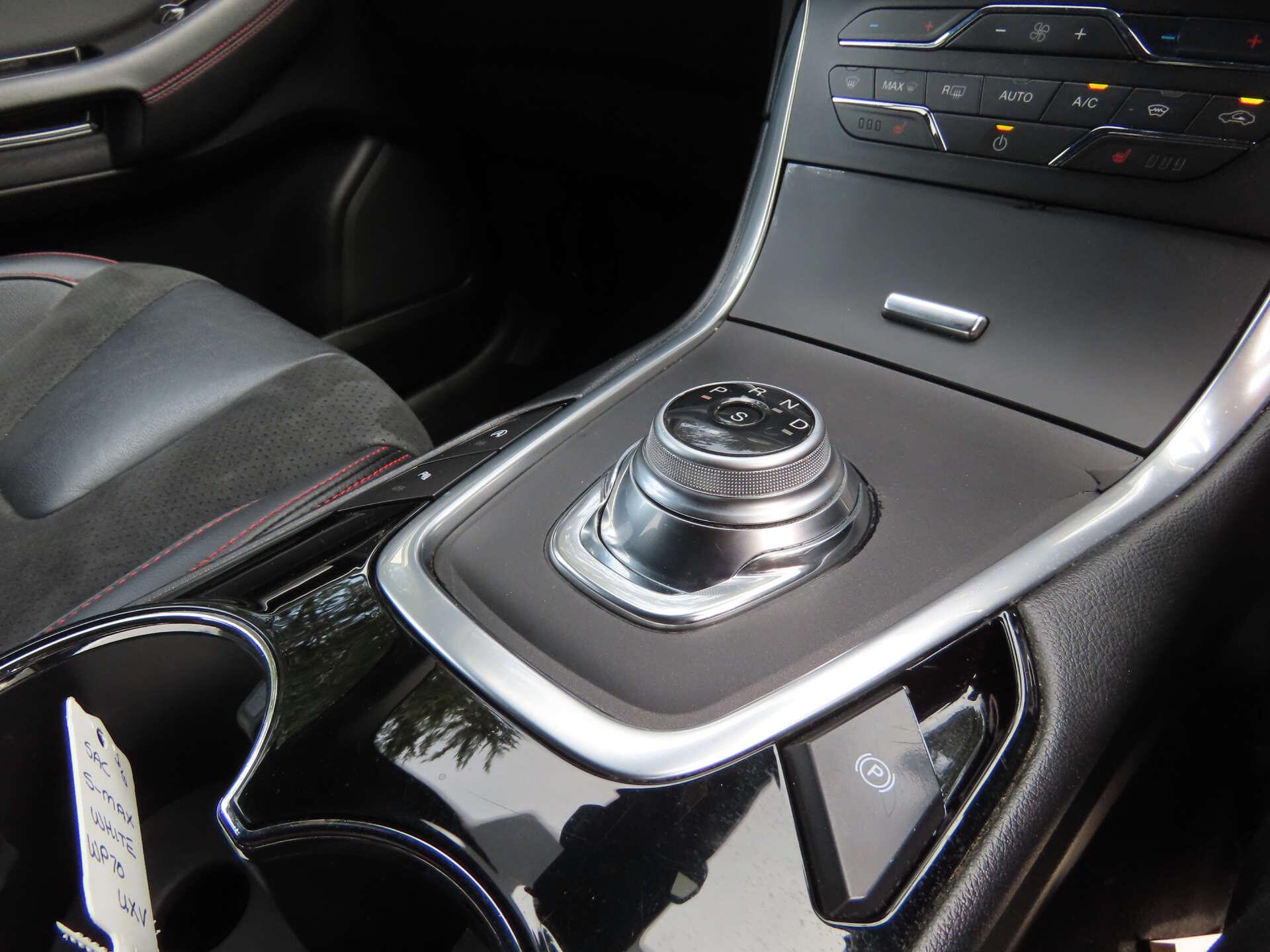 Ford S-Max view 14