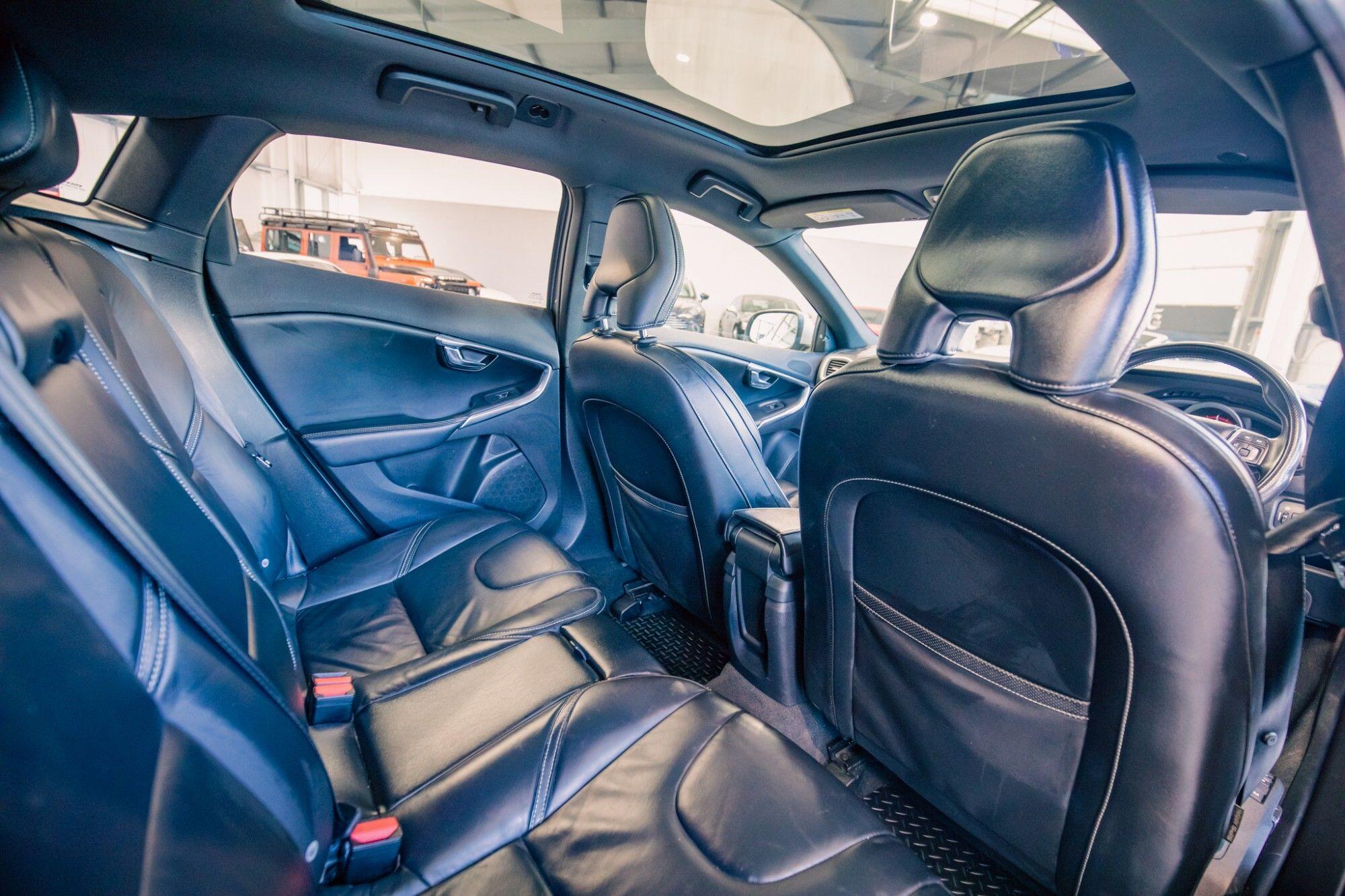 Volvo V40 view 9