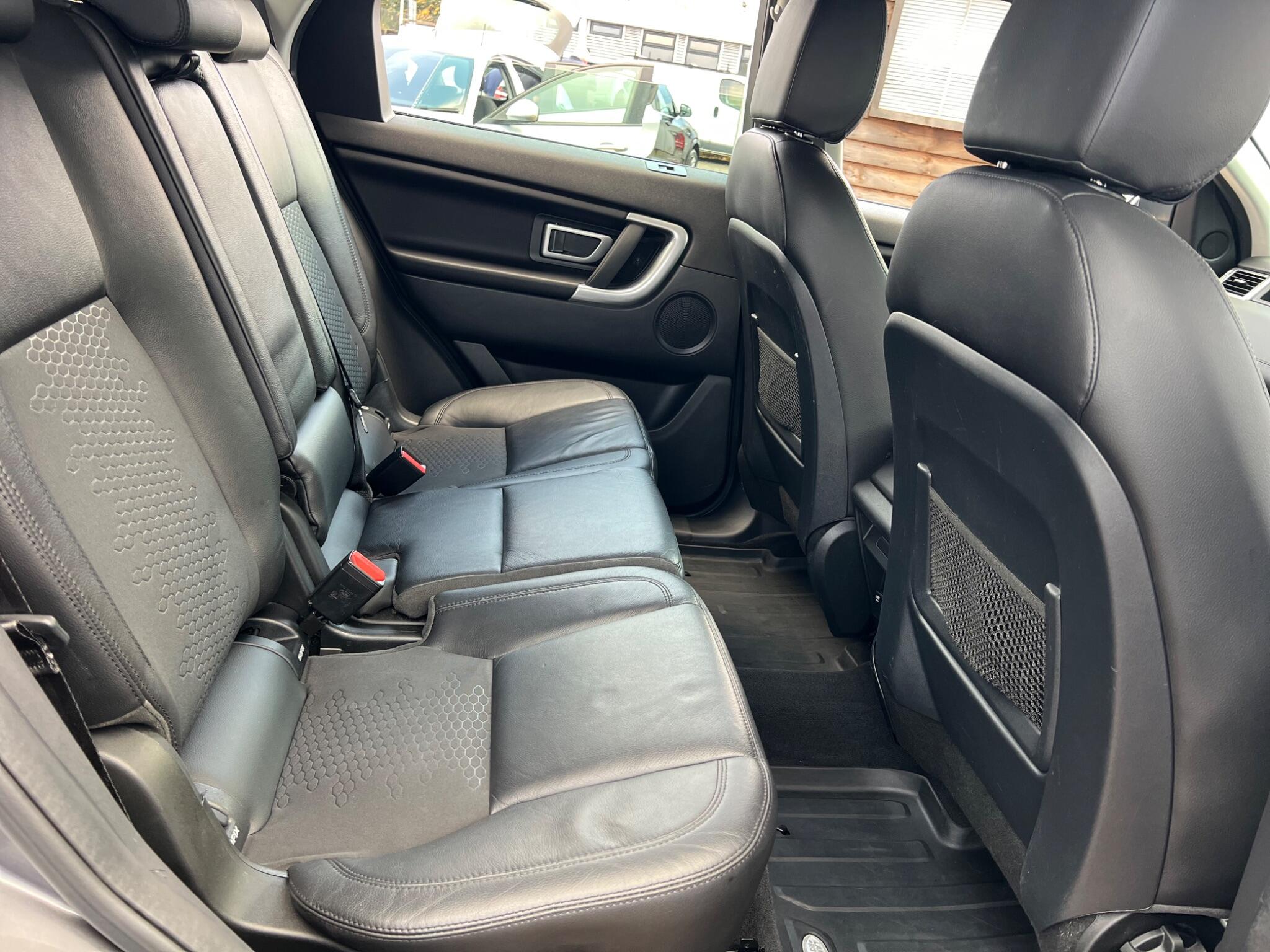 Land Rover Discovery Sport view 31