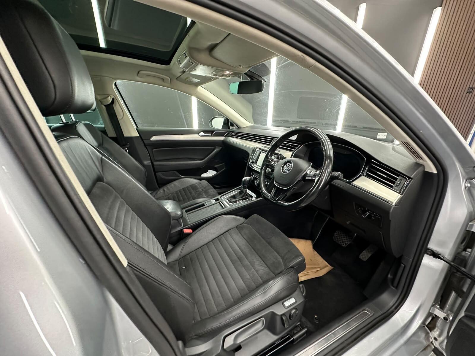 Volkswagen Passat view 24