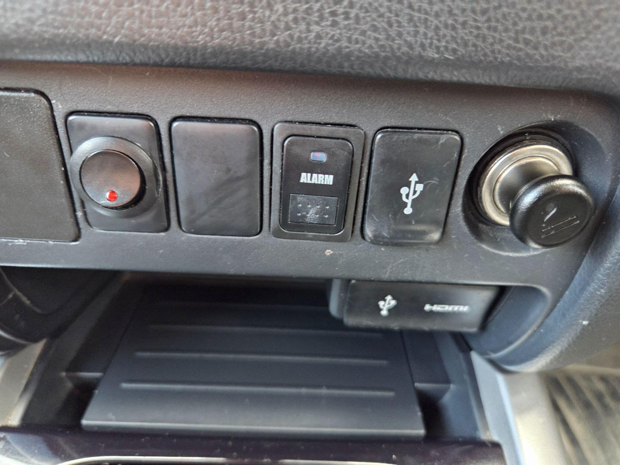 Mitsubishi L200 view 14