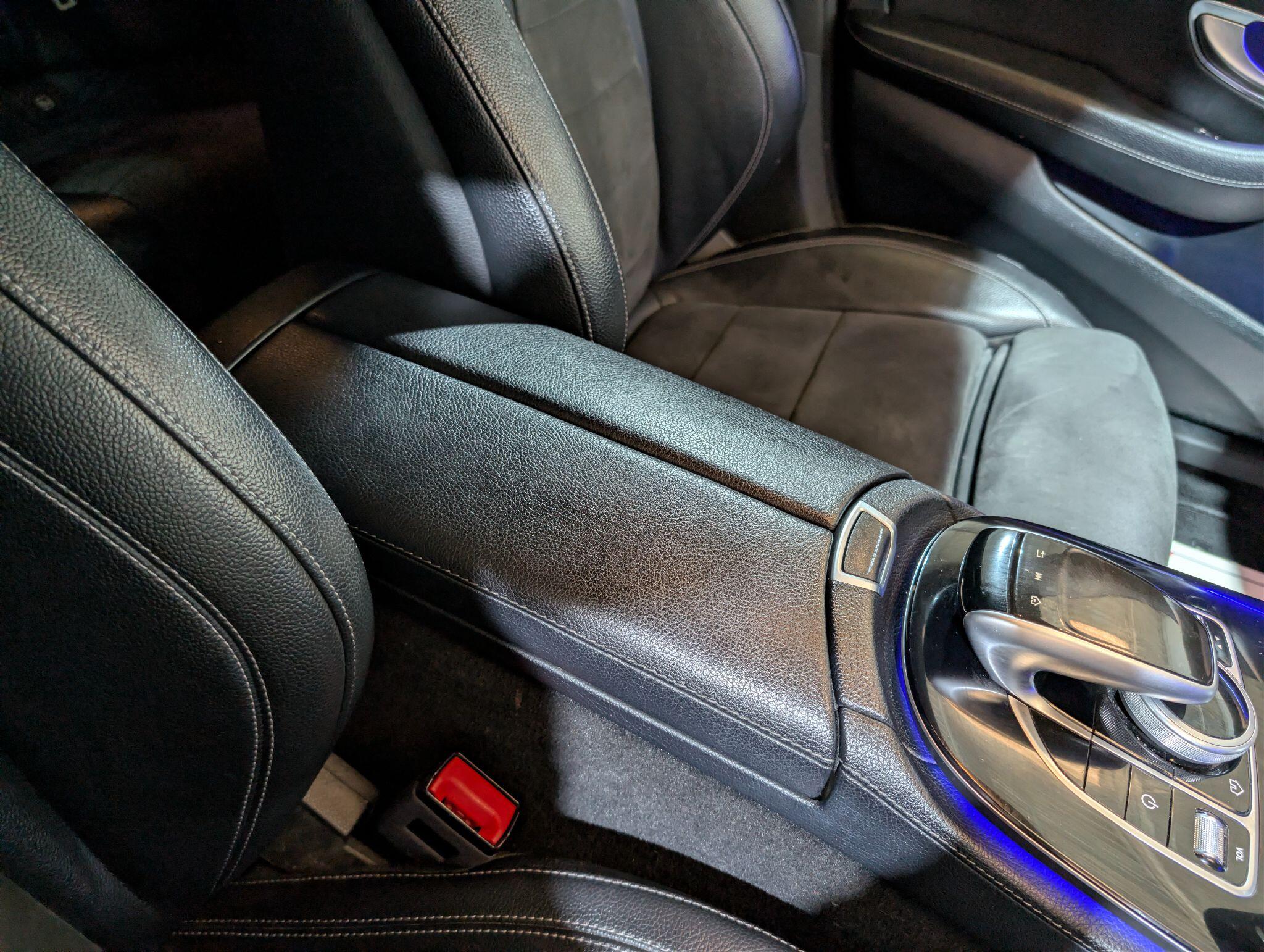 Mercedes-Benz E Class view 24