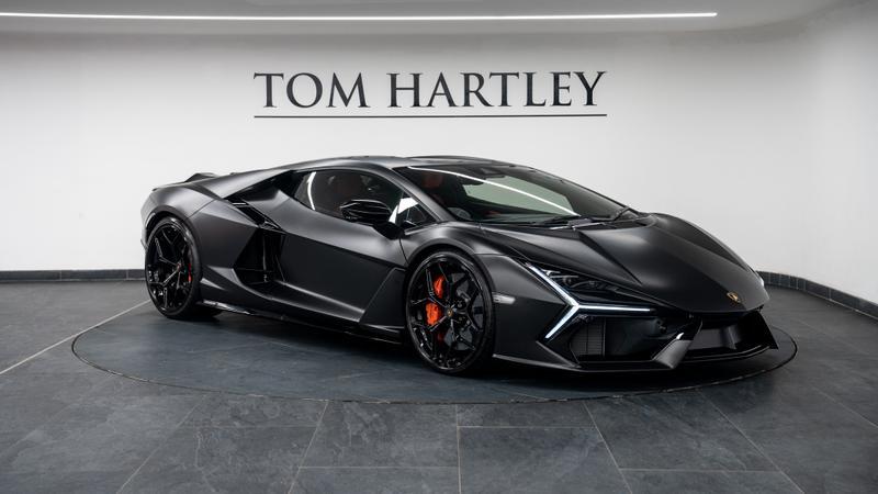 Lamborghini Revuelto view 9