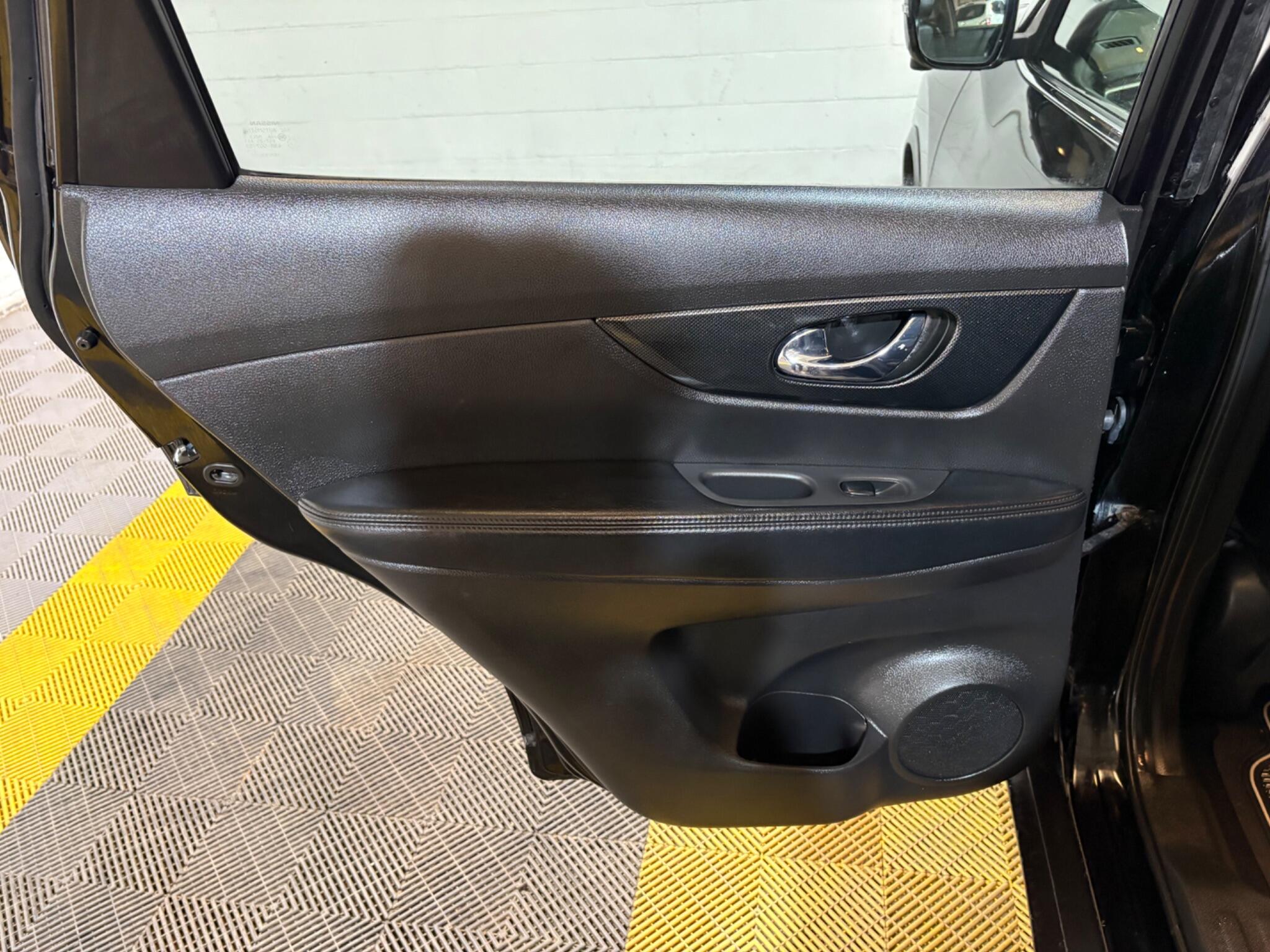 Nissan X-Trail view 61