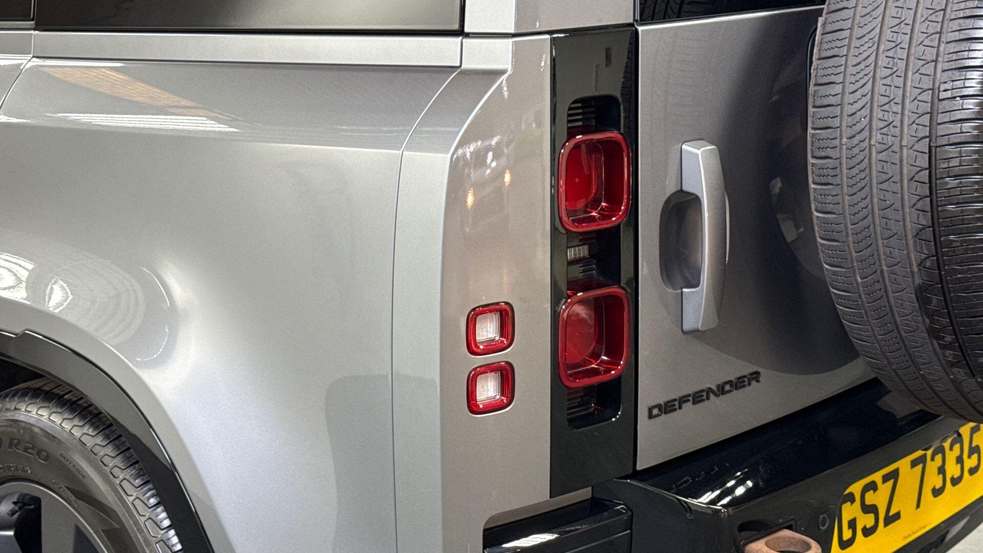 Land Rover Defender view 19