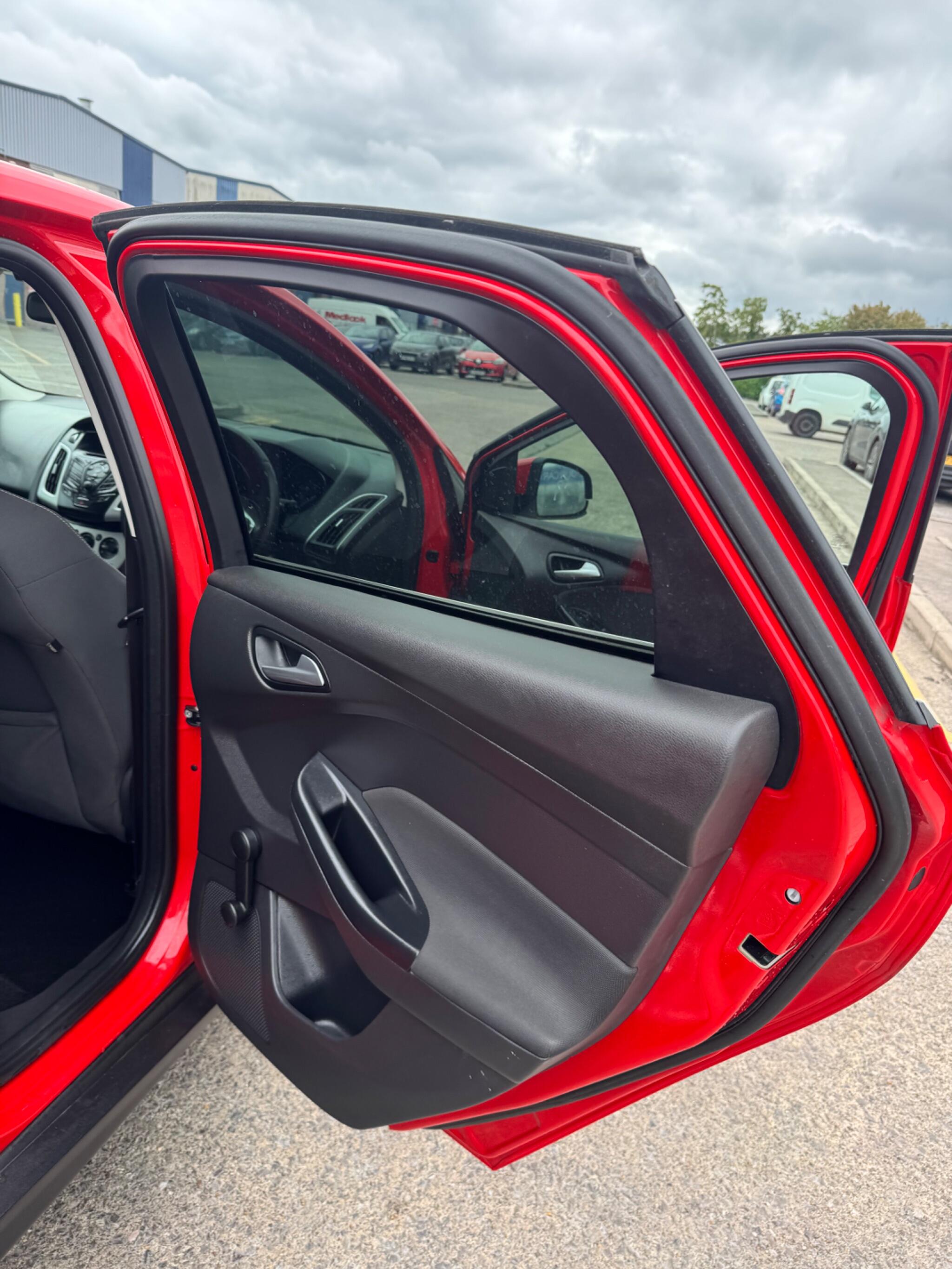 Ford Focus view 33